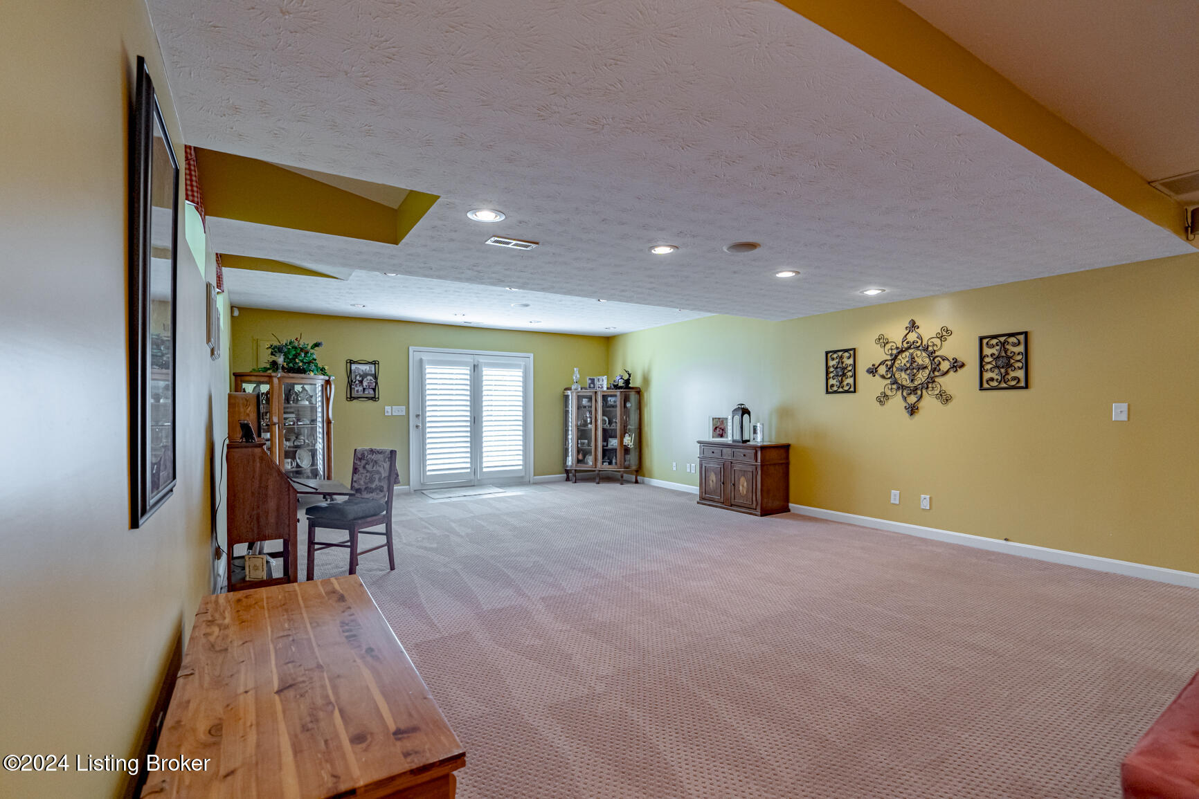 1262 Pebble Dr