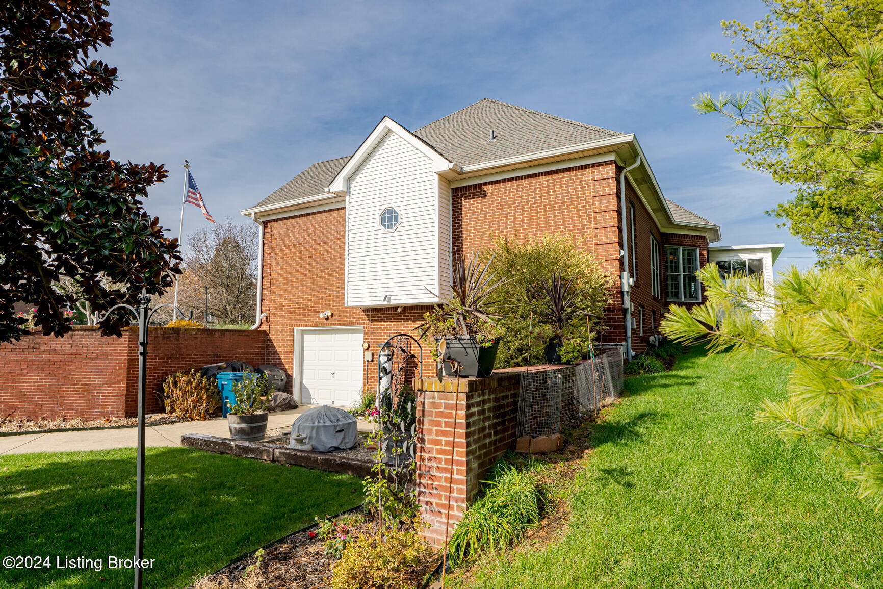 1262 Pebble Dr