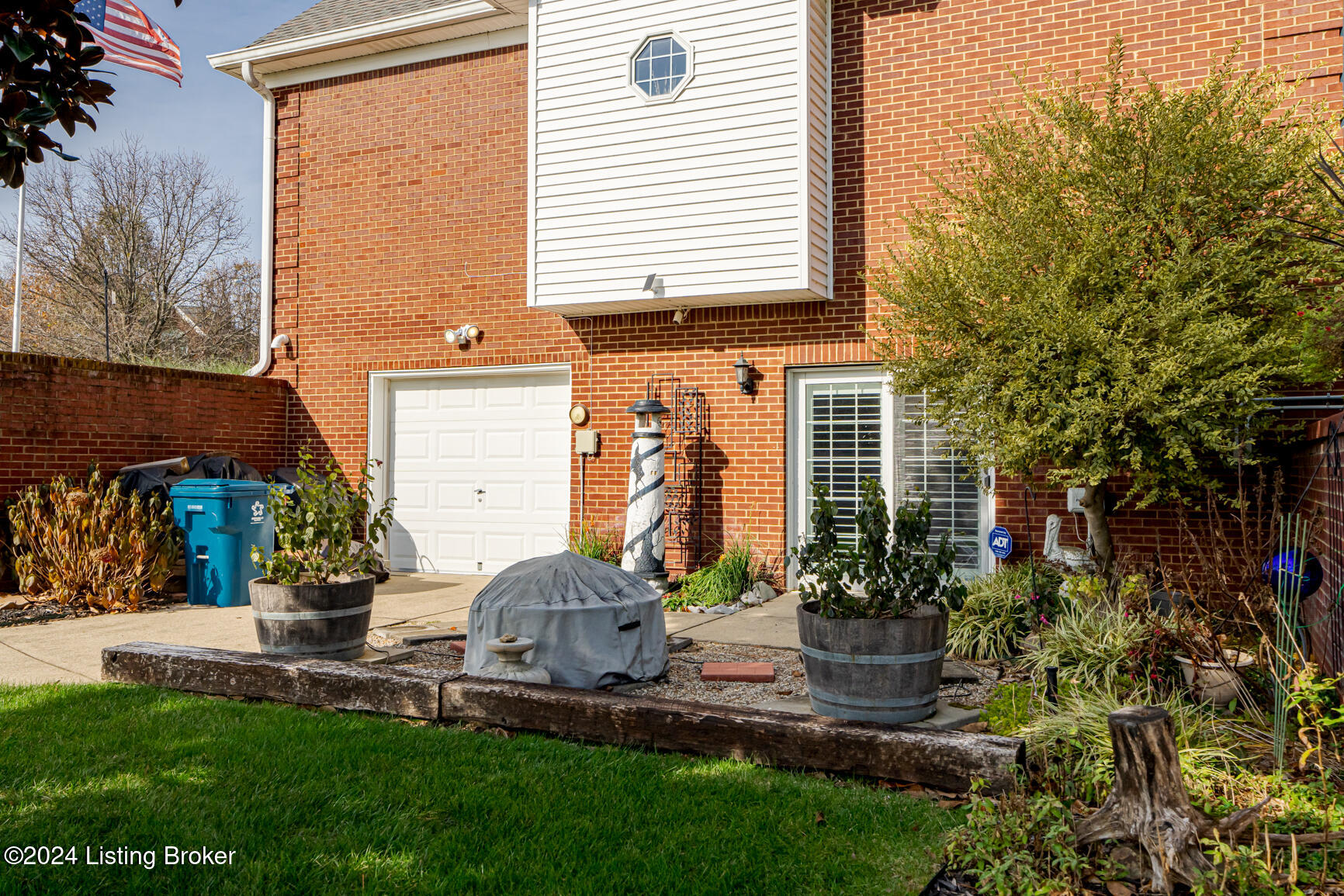 1262 Pebble Dr