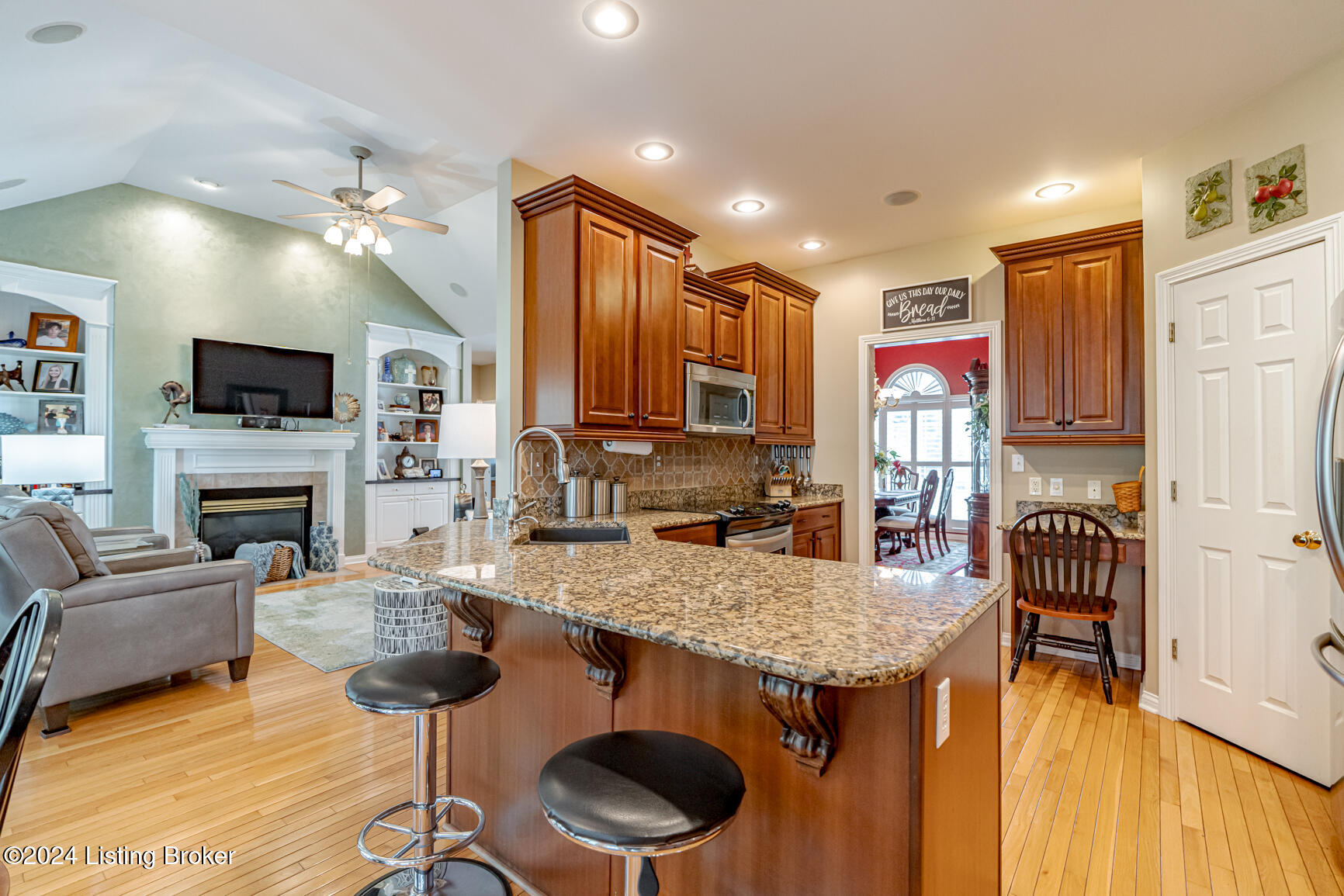 1262 Pebble Dr