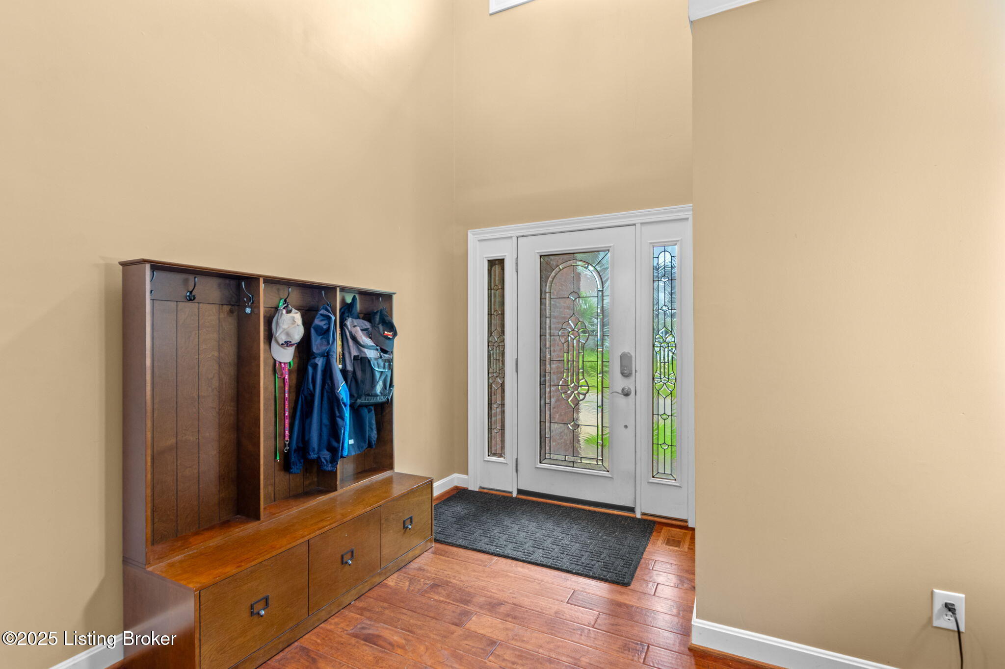 5606 Sundrop Pl
