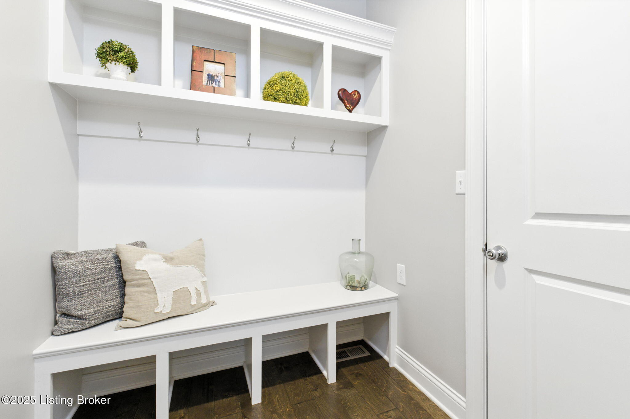 6527 Claymont Village Dr