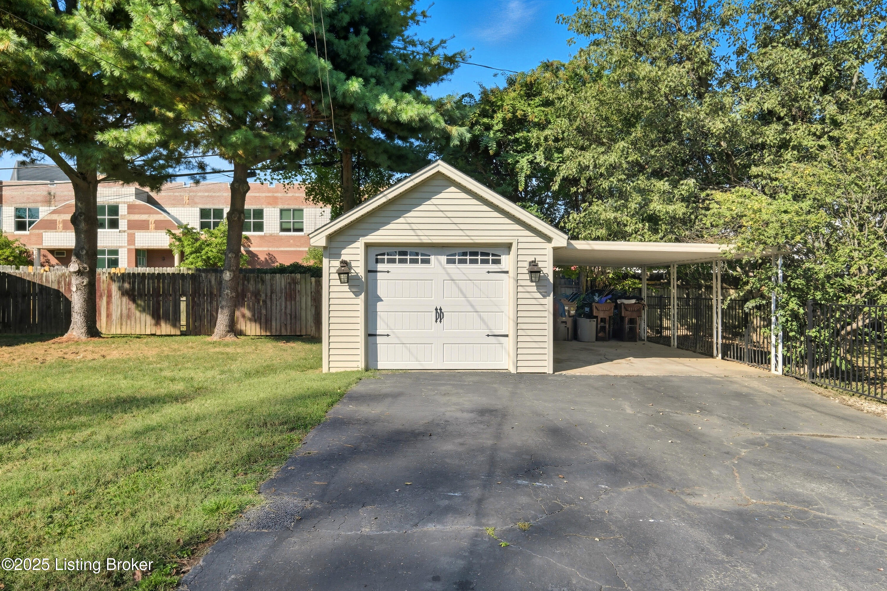 4509 Winchester Rd, Louisville