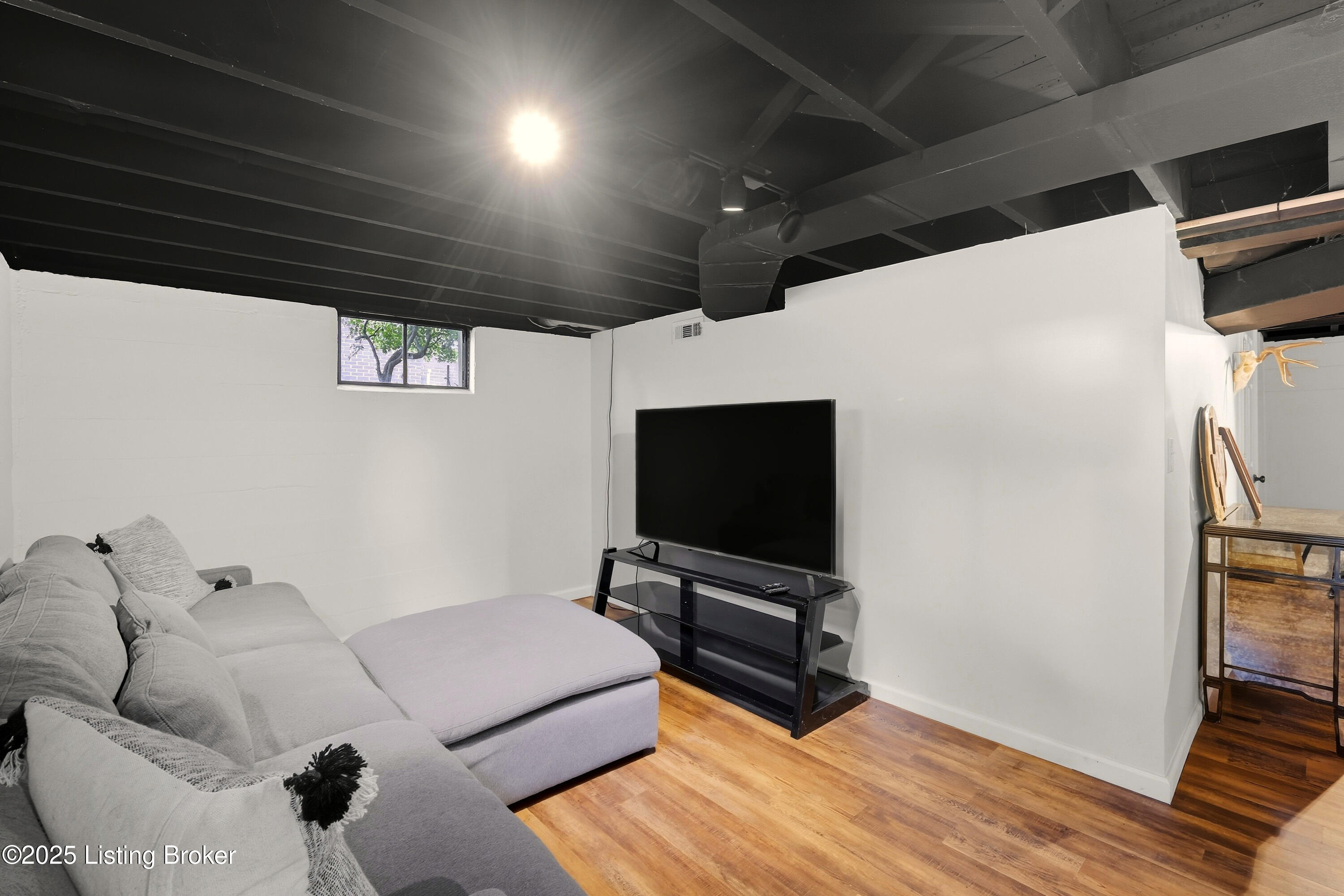 4509 Winchester Rd, Louisville