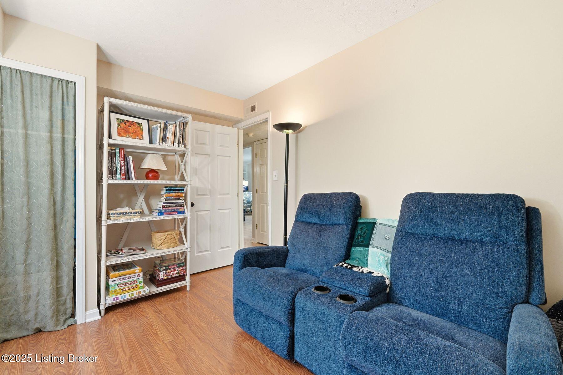 10100 Settlers Crest Ln