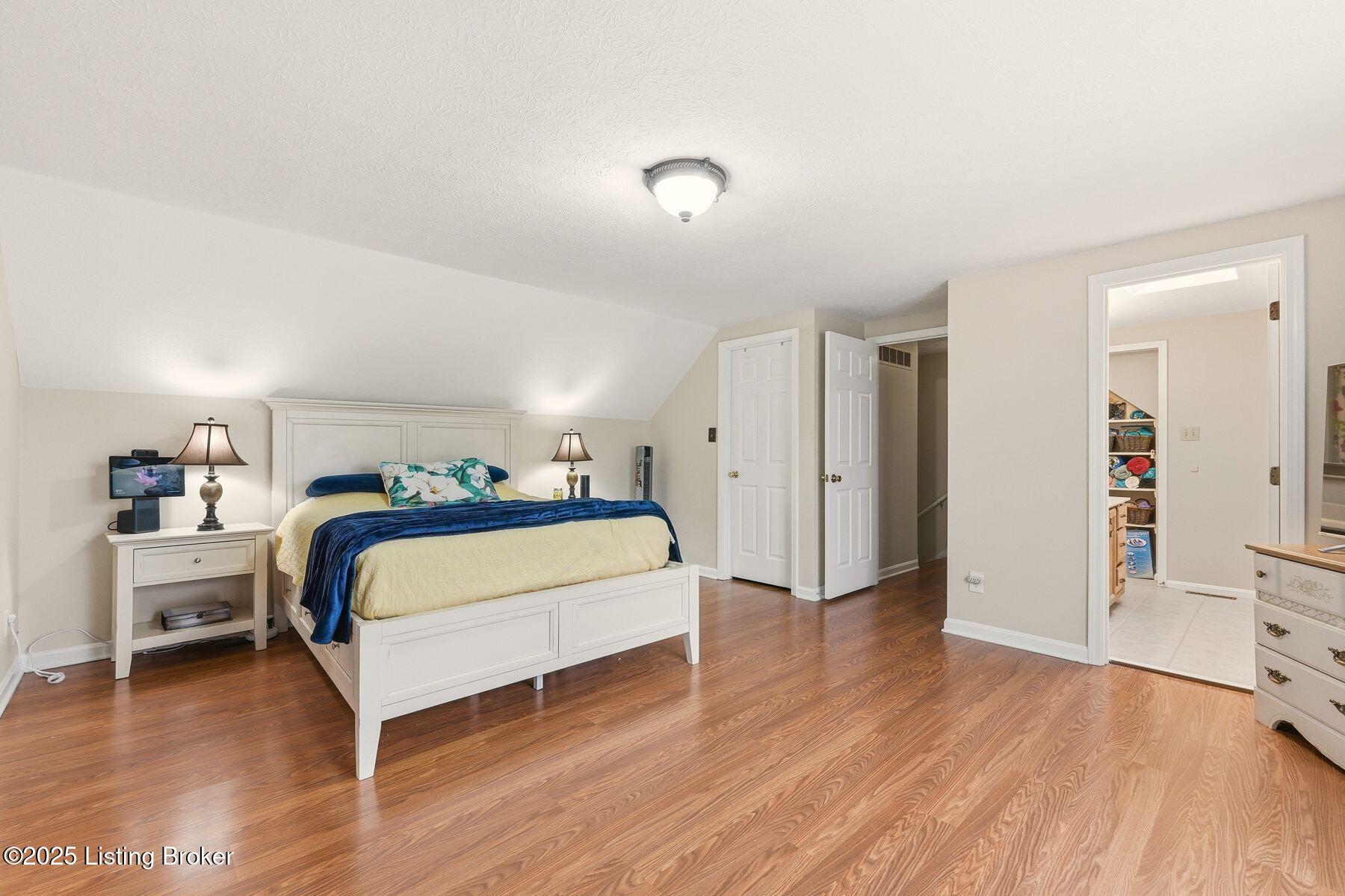 10100 Settlers Crest Ln