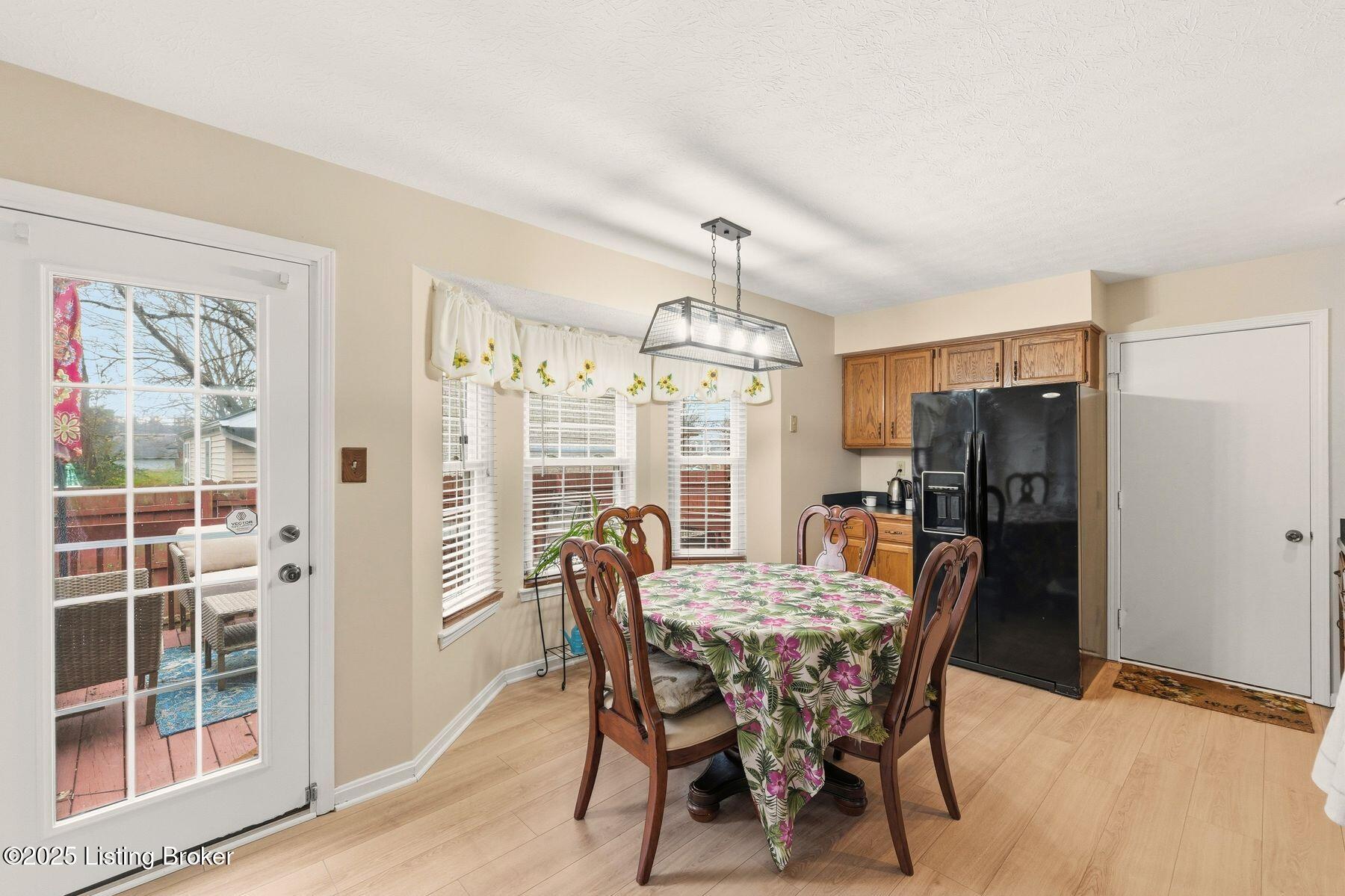 10100 Settlers Crest Ln