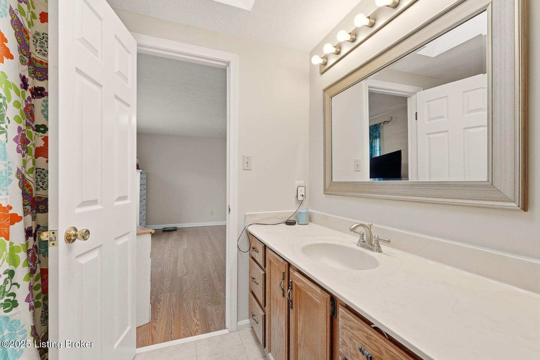 10100 Settlers Crest Ln