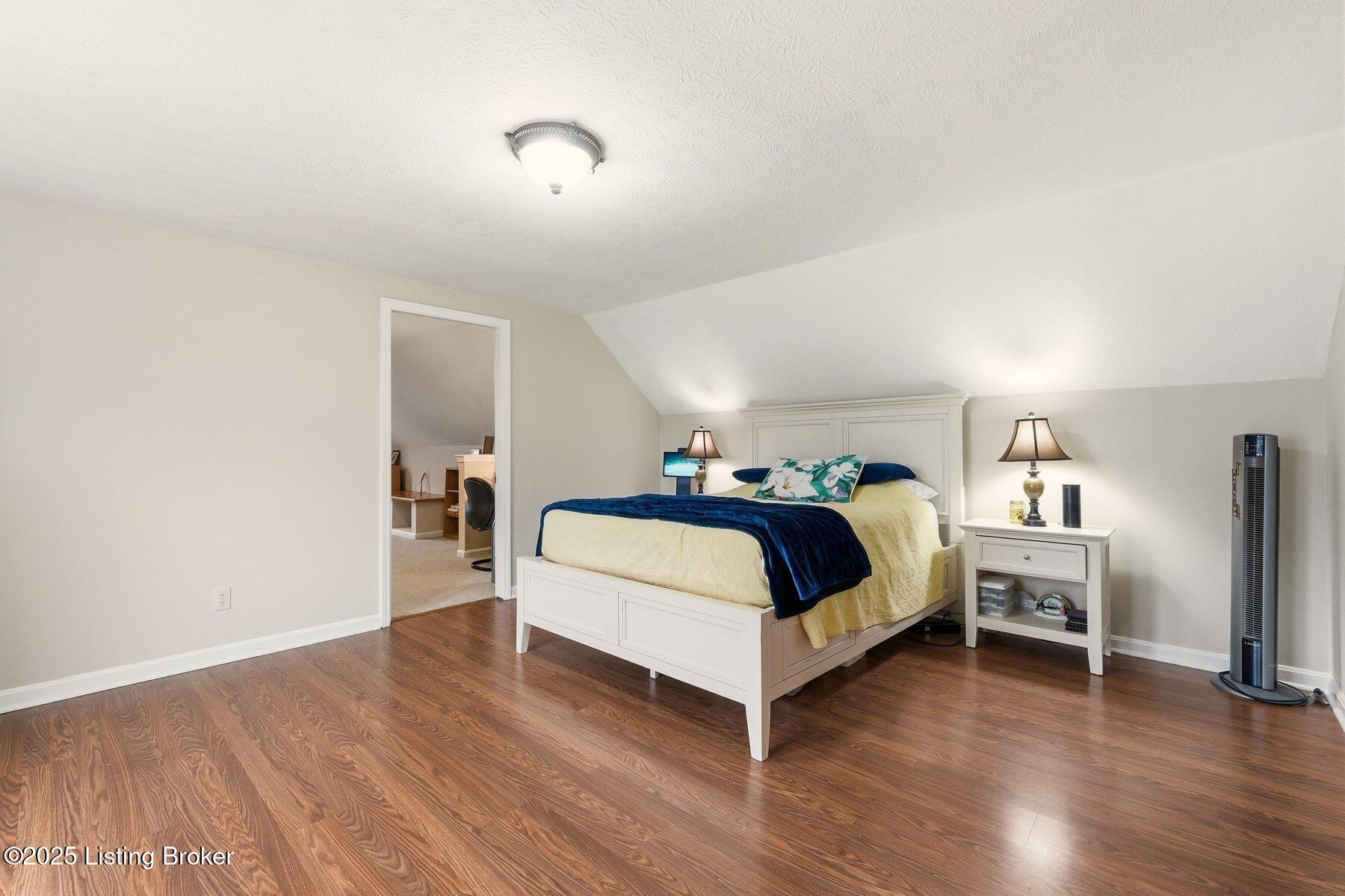 10100 Settlers Crest Ln