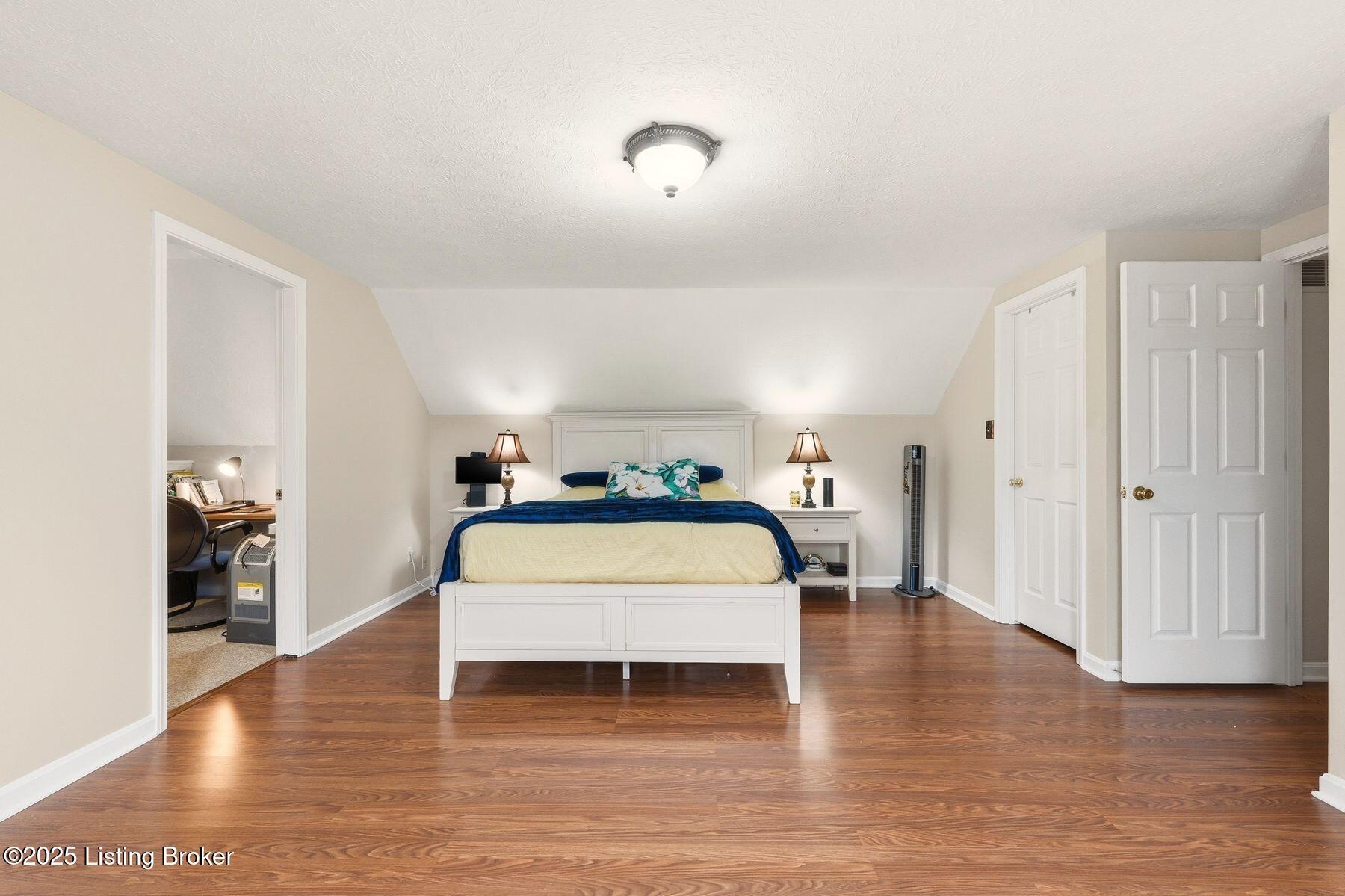 10100 Settlers Crest Ln