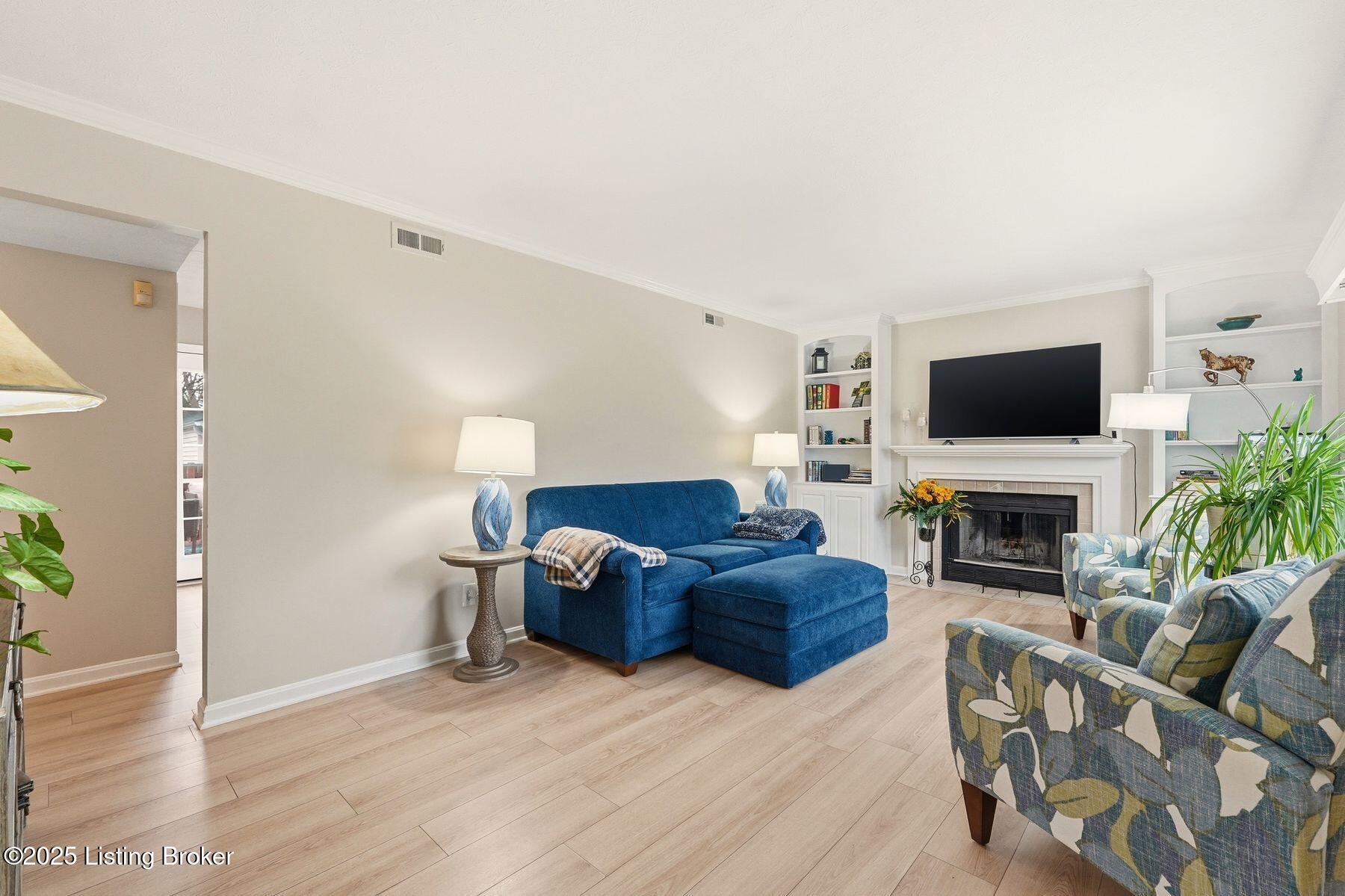 10100 Settlers Crest Ln