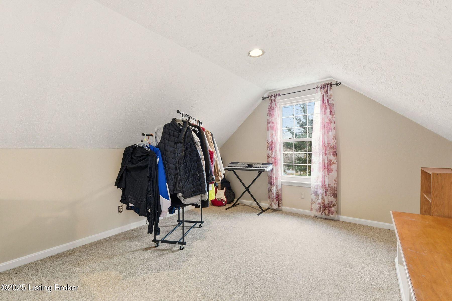 10100 Settlers Crest Ln