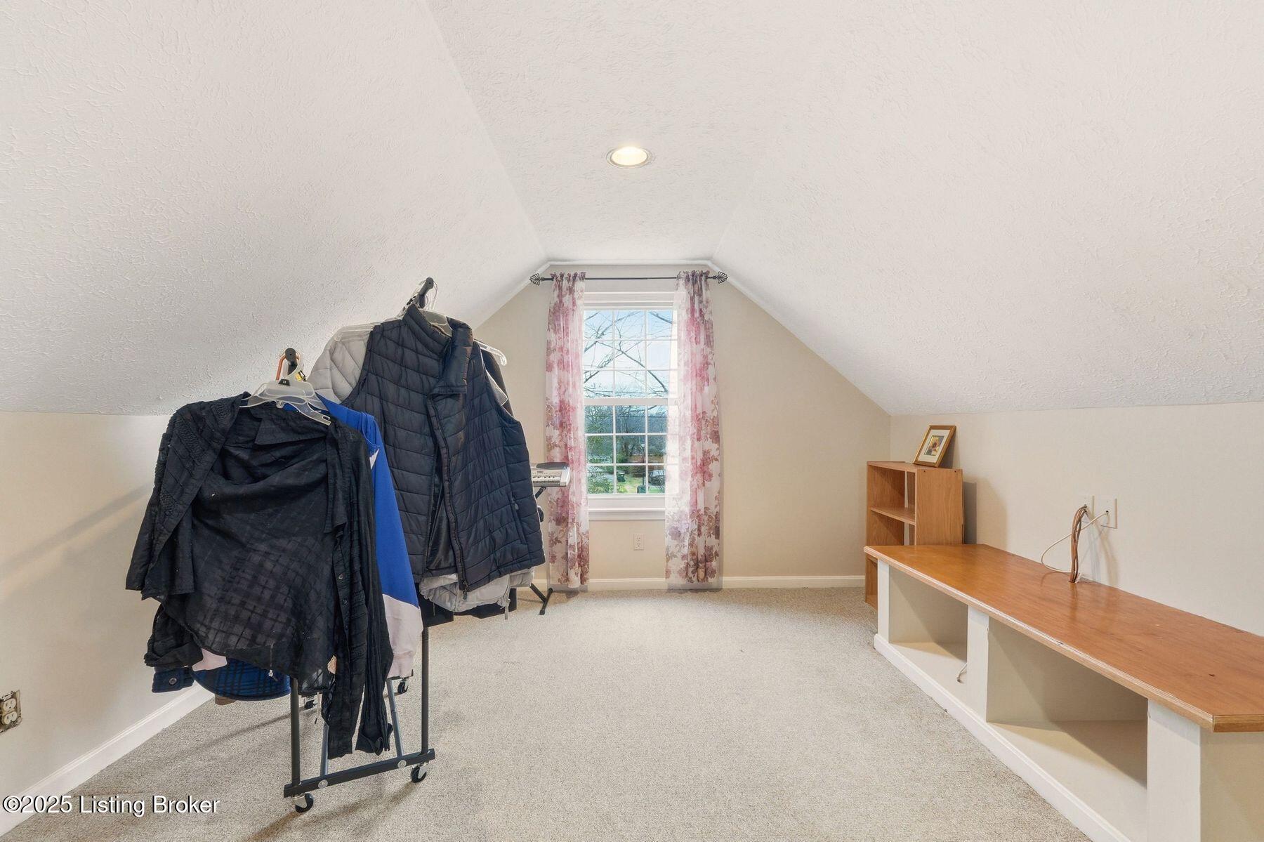 10100 Settlers Crest Ln