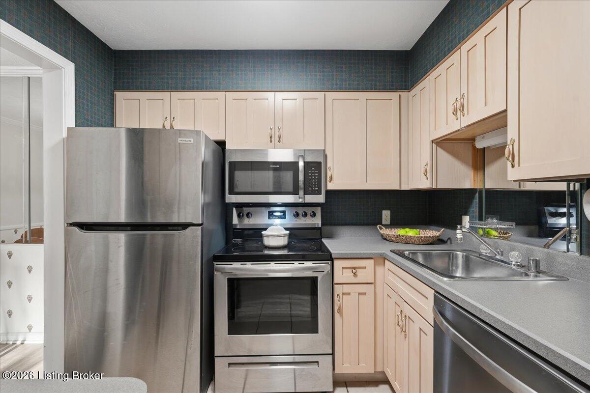 8005 Montero Dr # F7