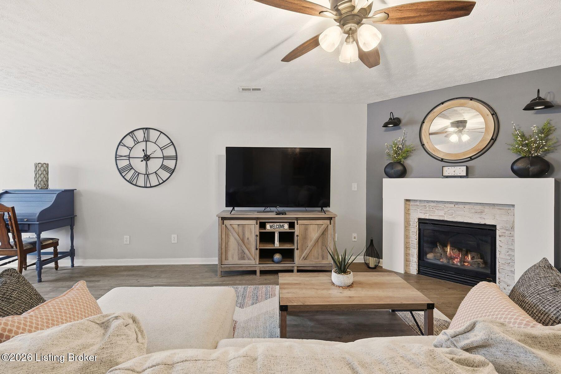 210 Charlton Wynde Dr 5