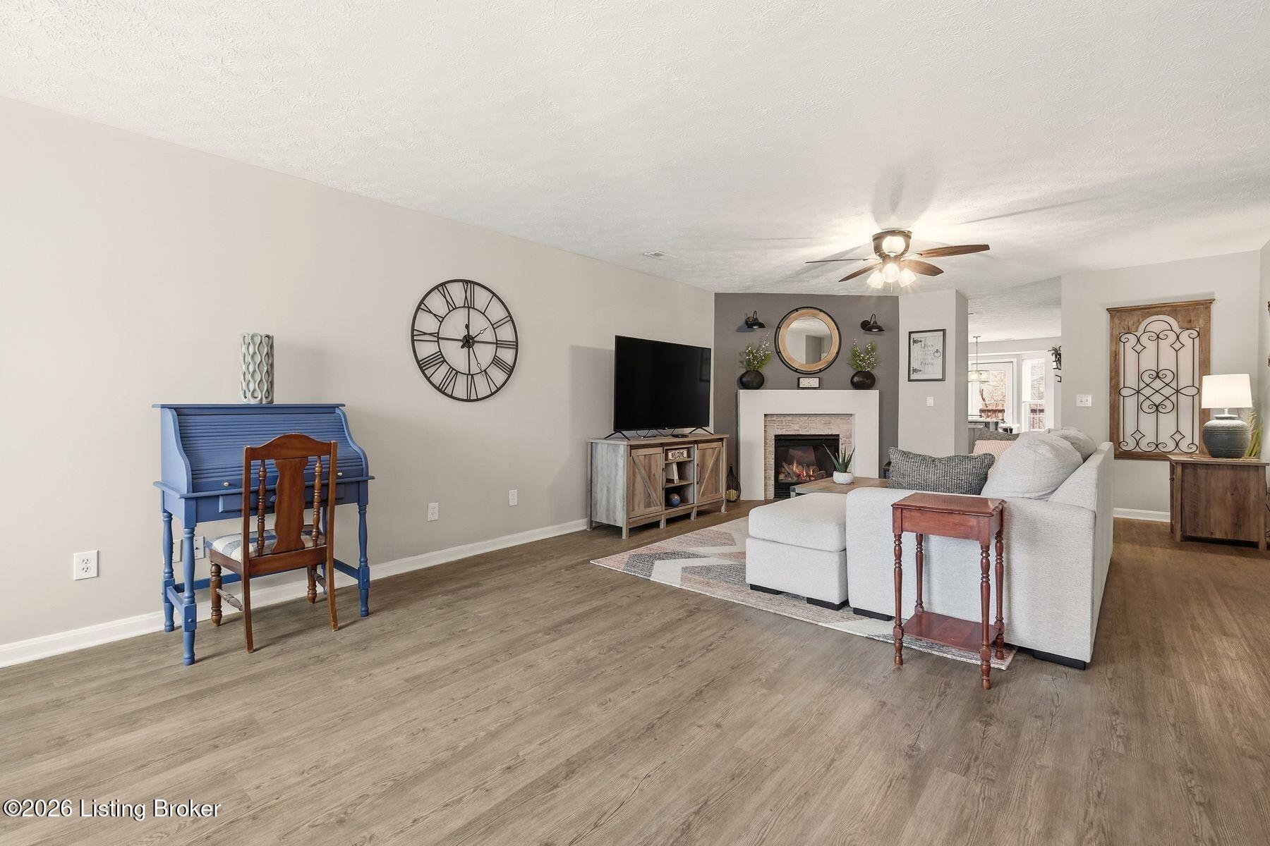 210 Charlton Wynde Dr 5