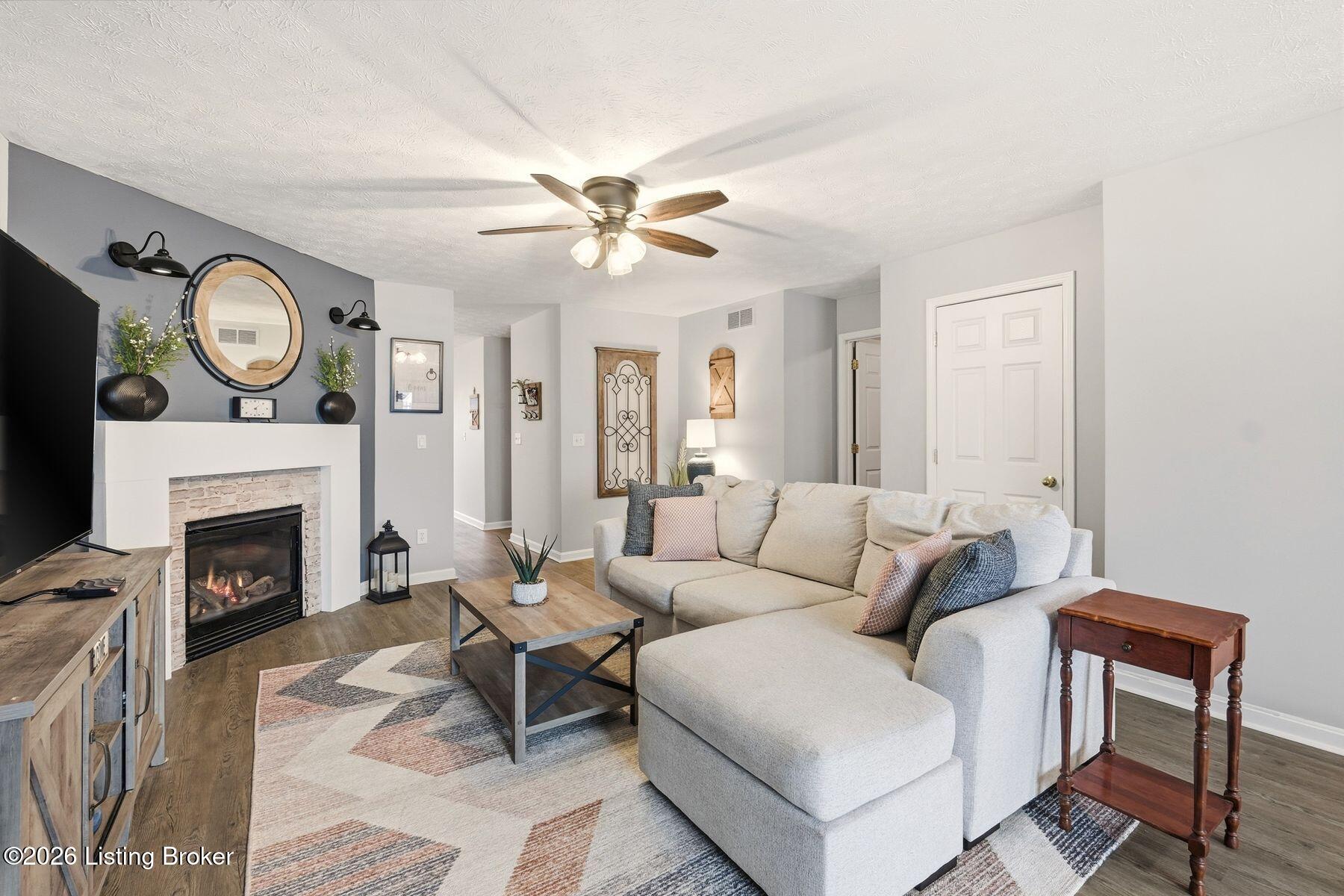 210 Charlton Wynde Dr 5