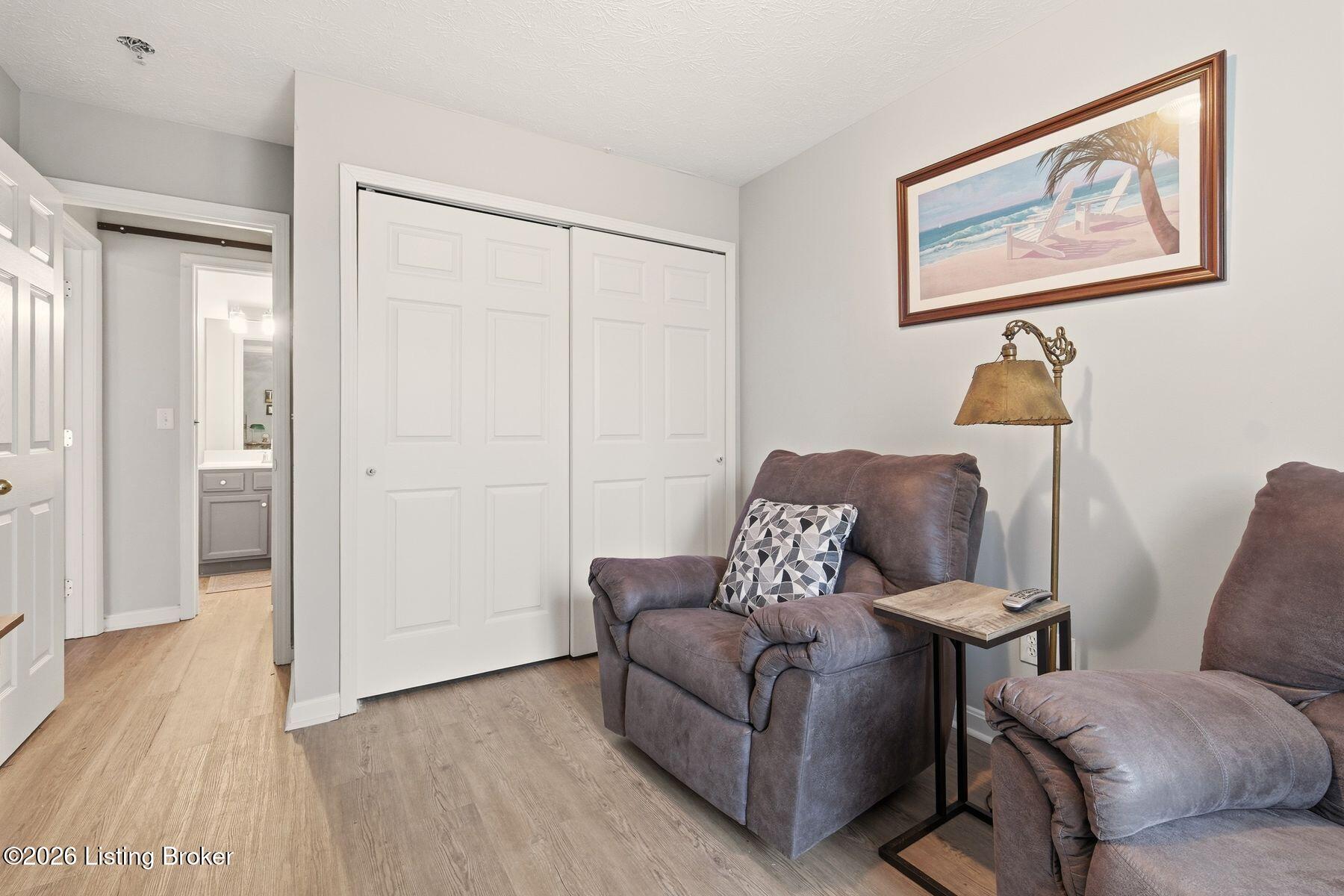 210 Charlton Wynde Dr 5