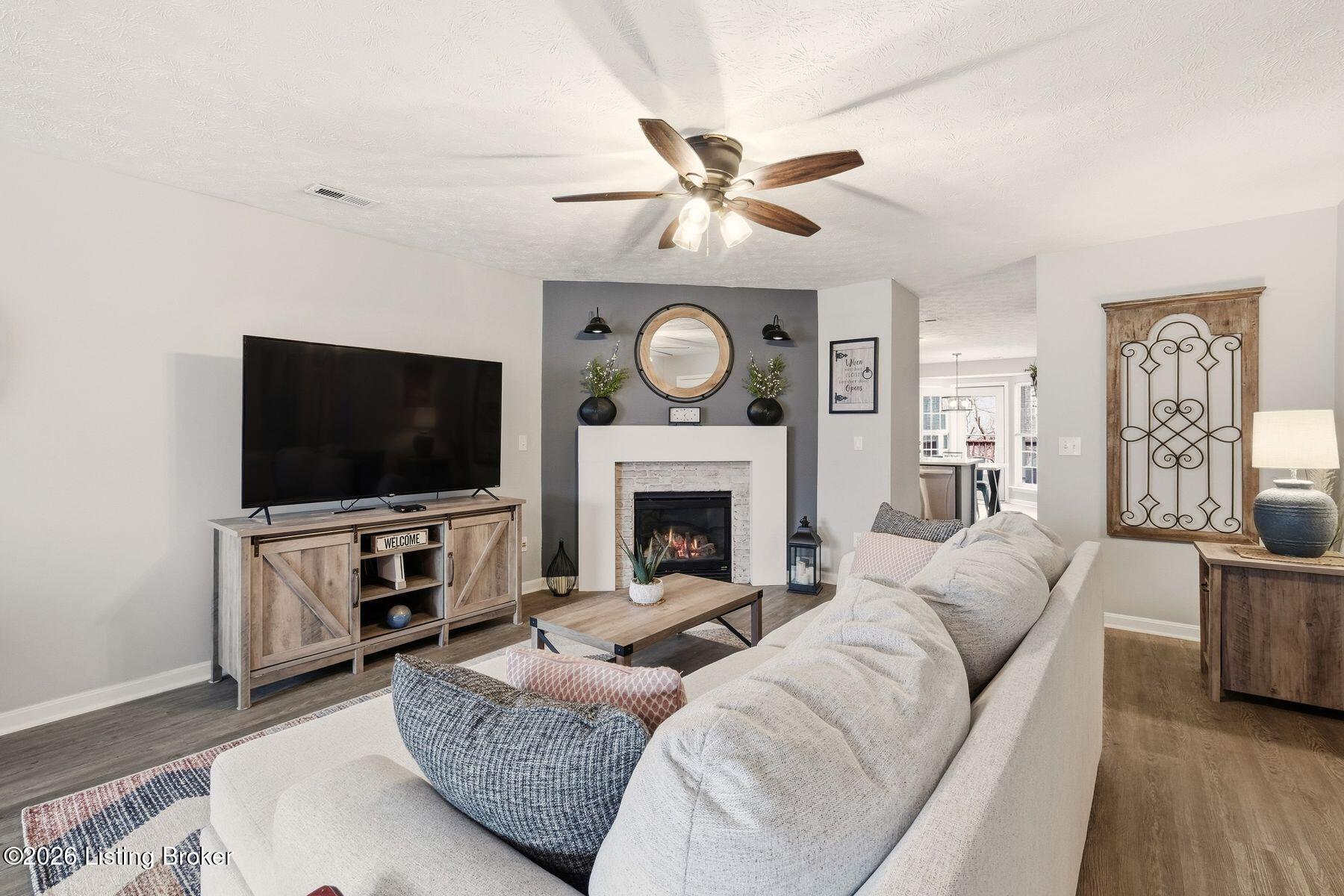 210 Charlton Wynde Dr 5