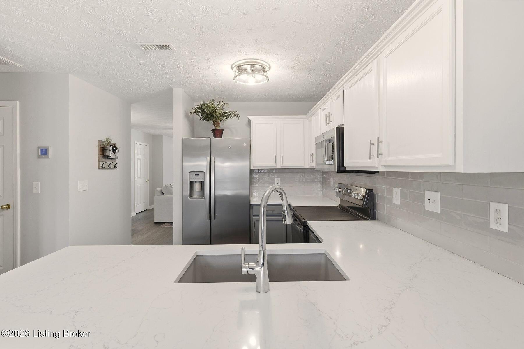 210 Charlton Wynde Dr 5