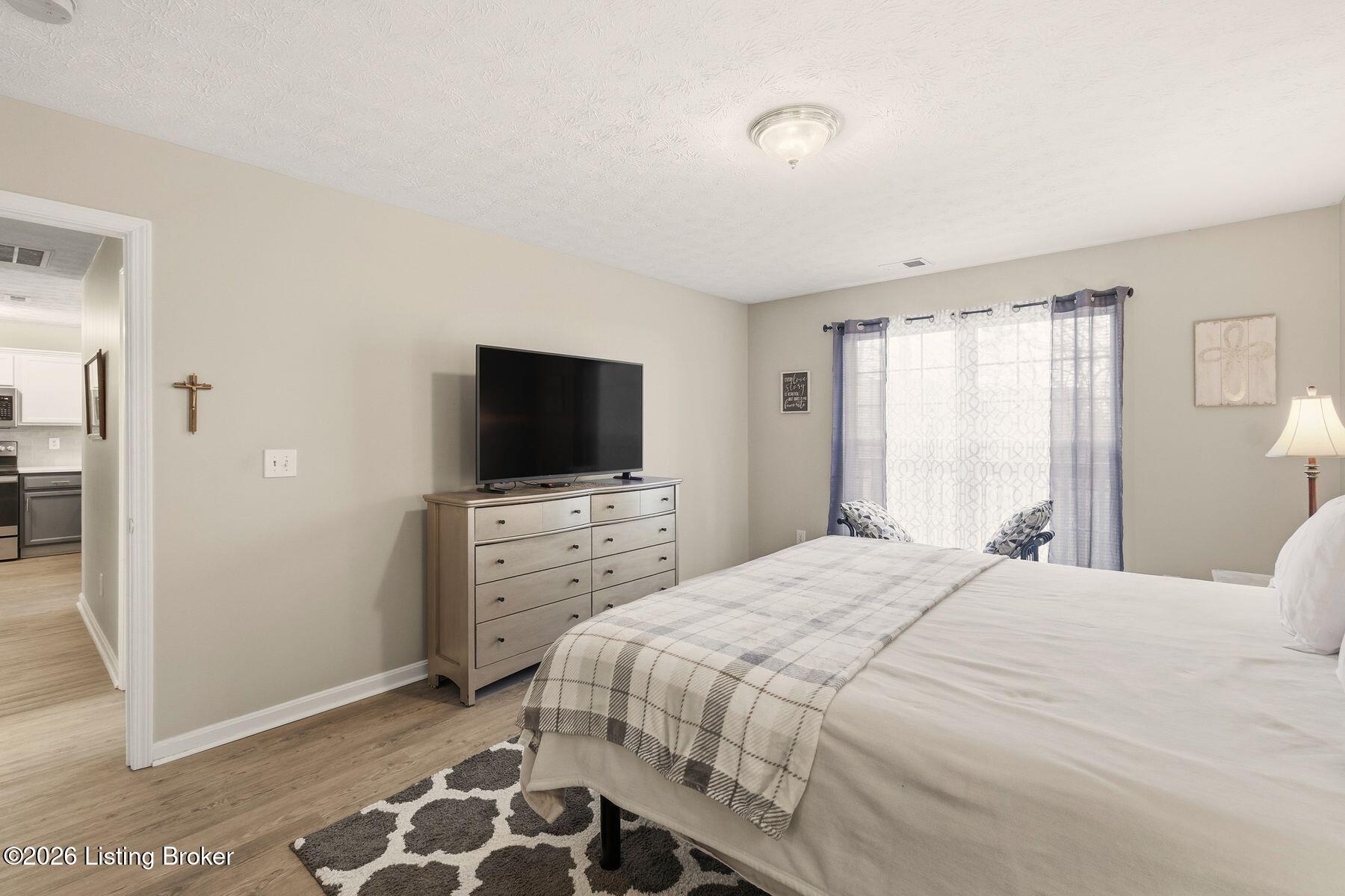 210 Charlton Wynde Dr 5