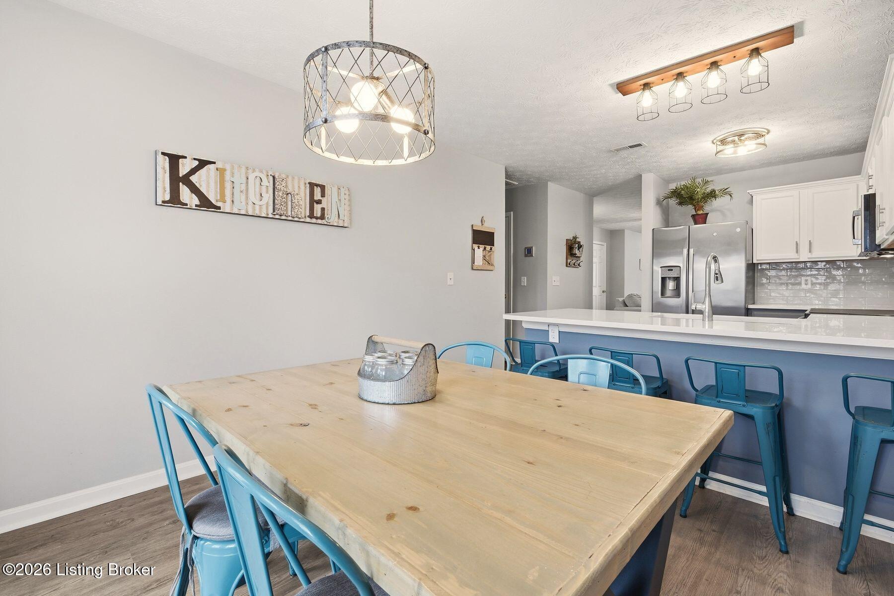 210 Charlton Wynde Dr 5