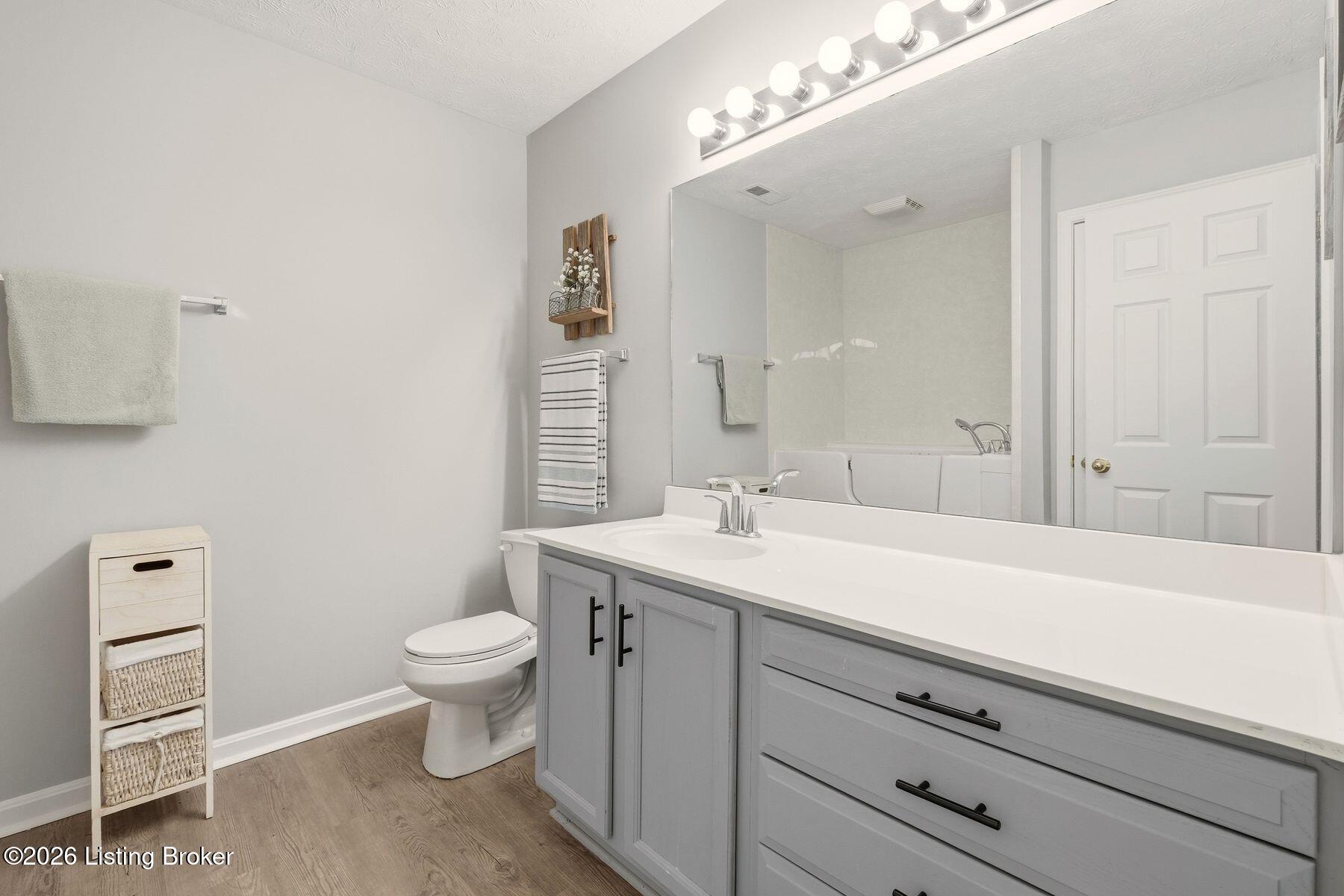 210 Charlton Wynde Dr 5
