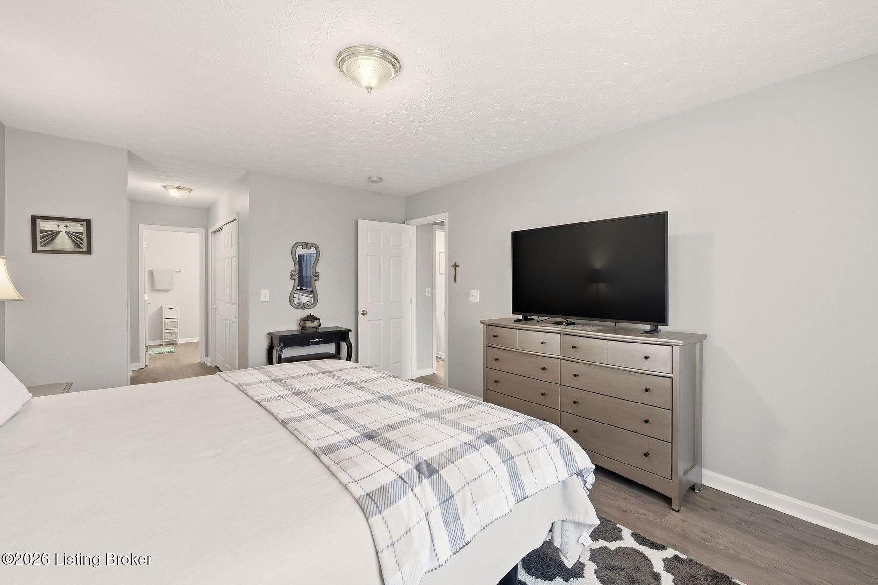 210 Charlton Wynde Dr 5