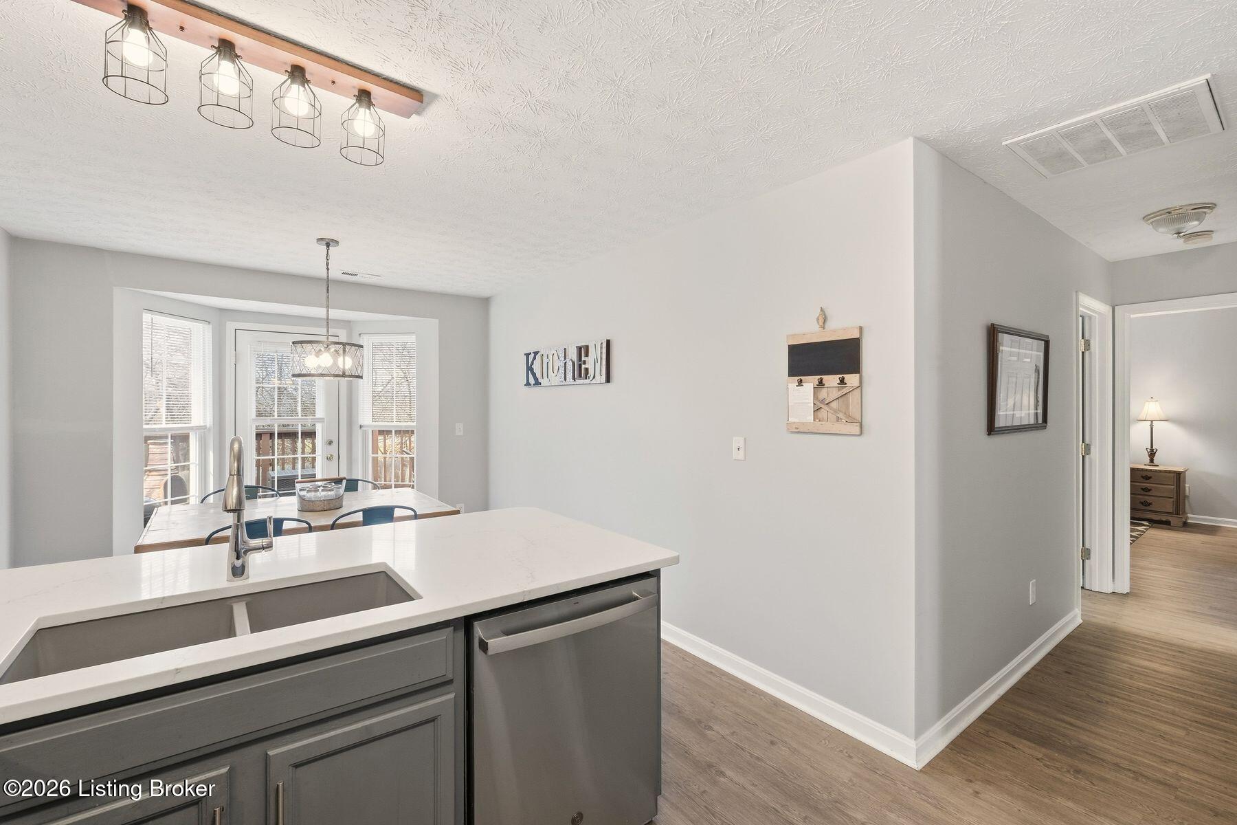 210 Charlton Wynde Dr 5