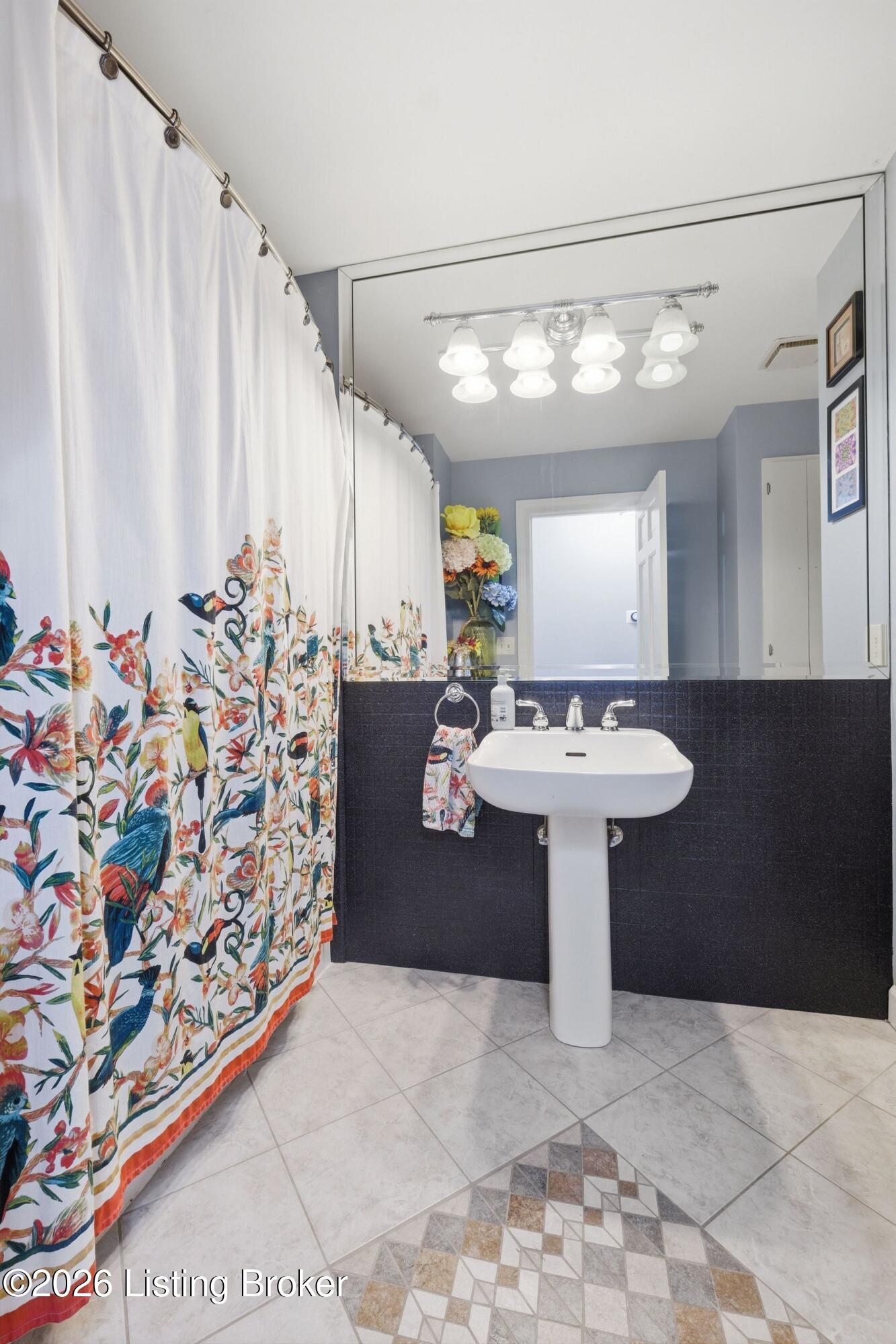 4319 Comanche Trail