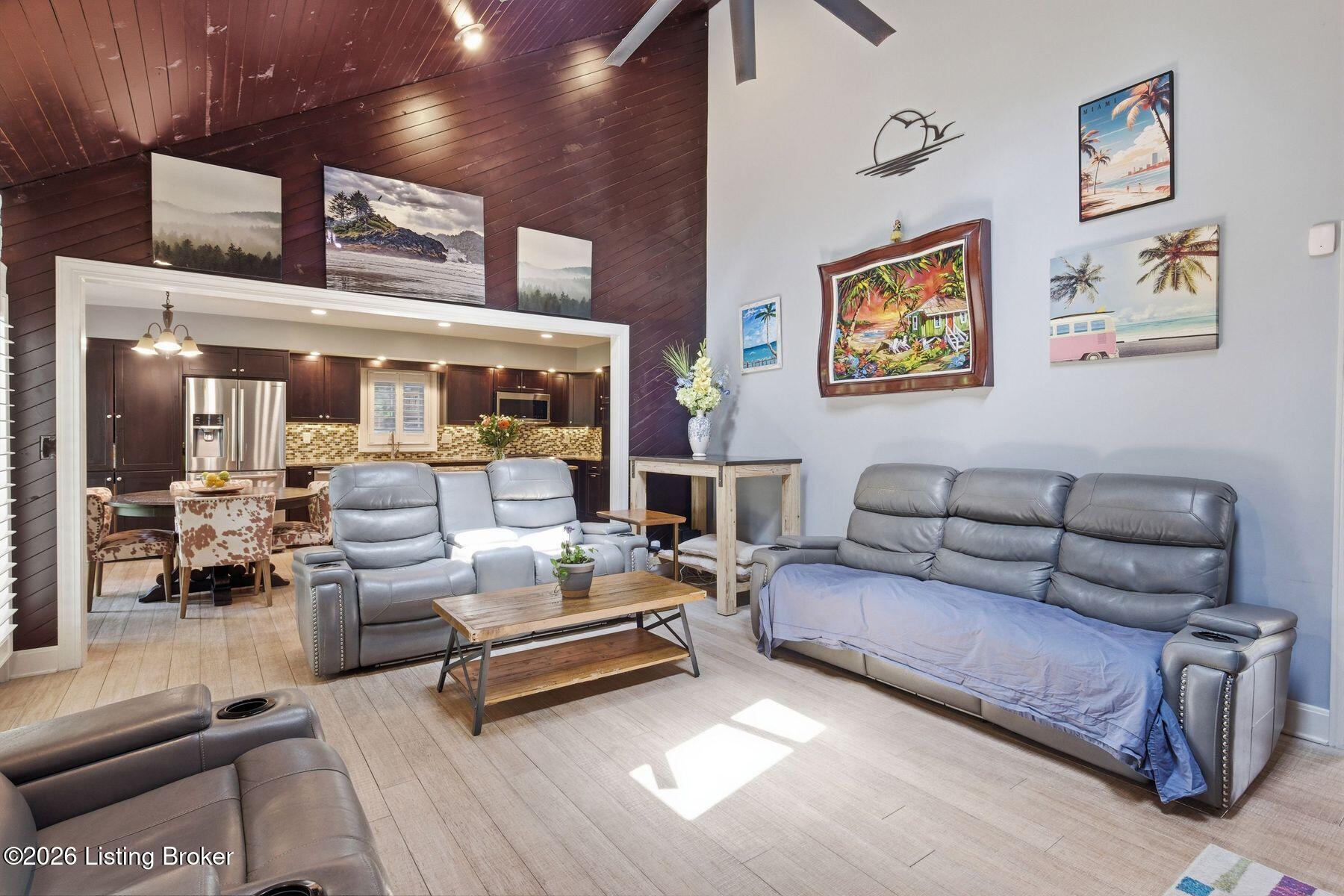 4319 Comanche Trail