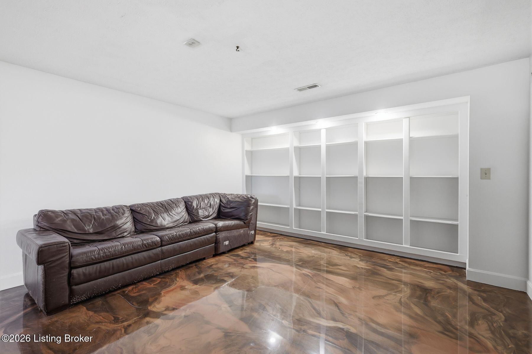 4319 Comanche Trail