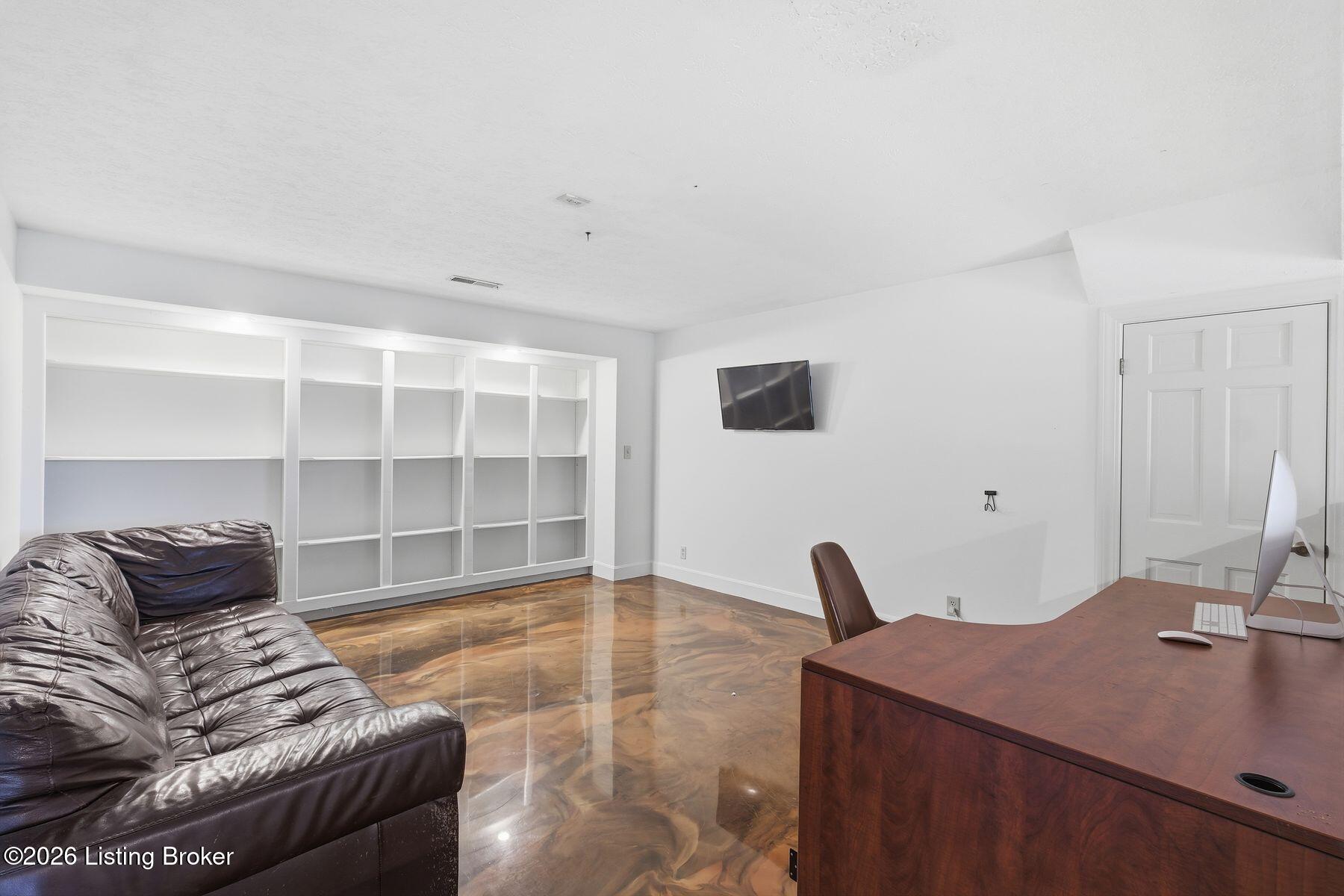 4319 Comanche Trail