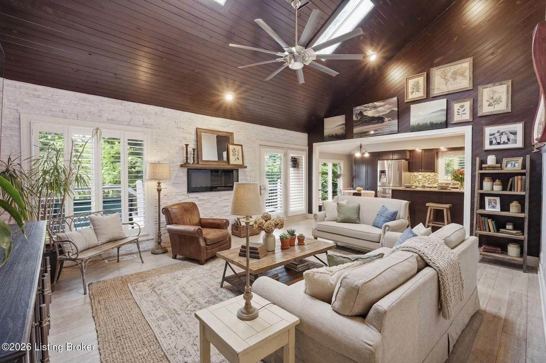 4319 Comanche Trail