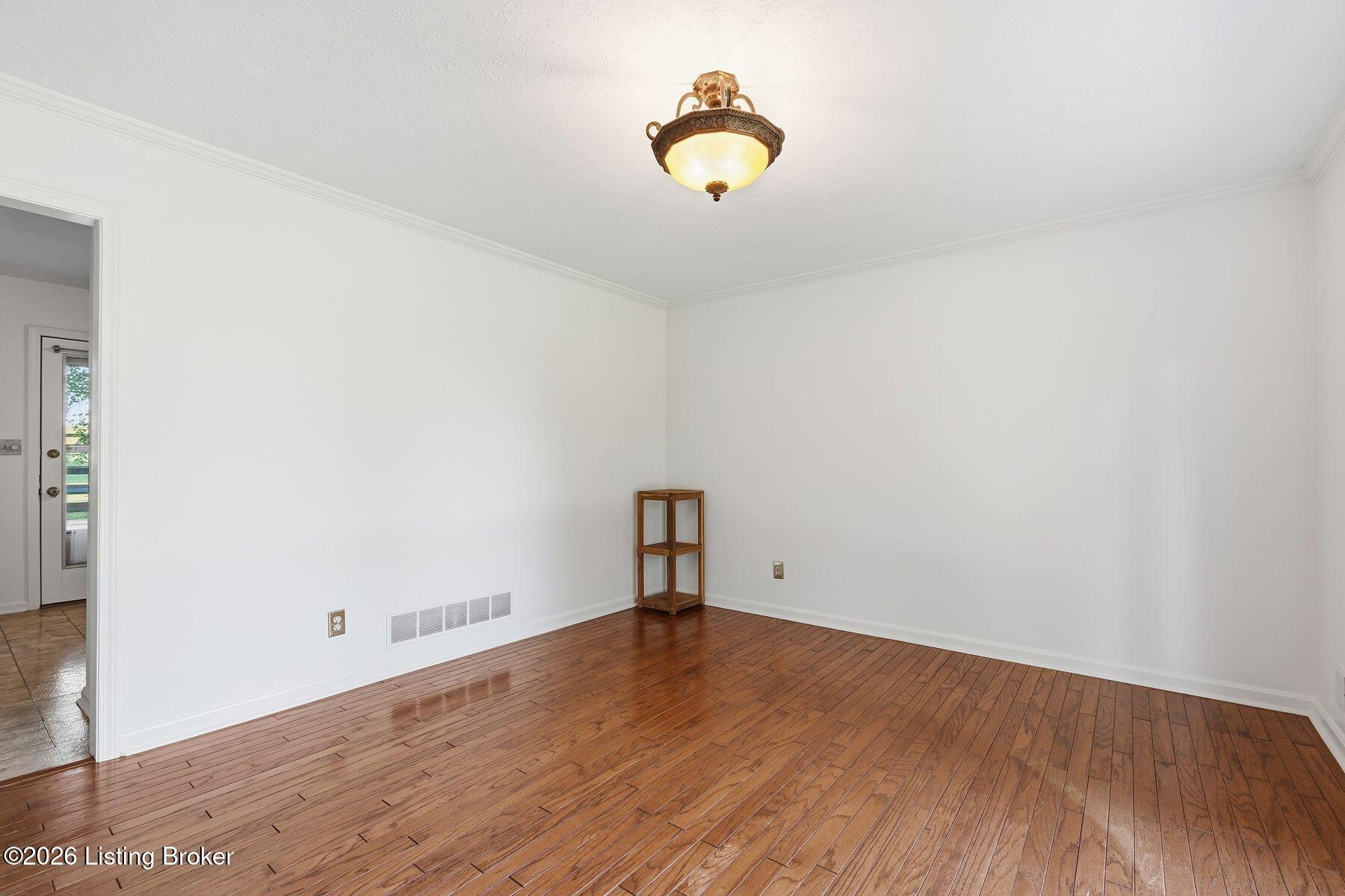 5806 Renada Dr