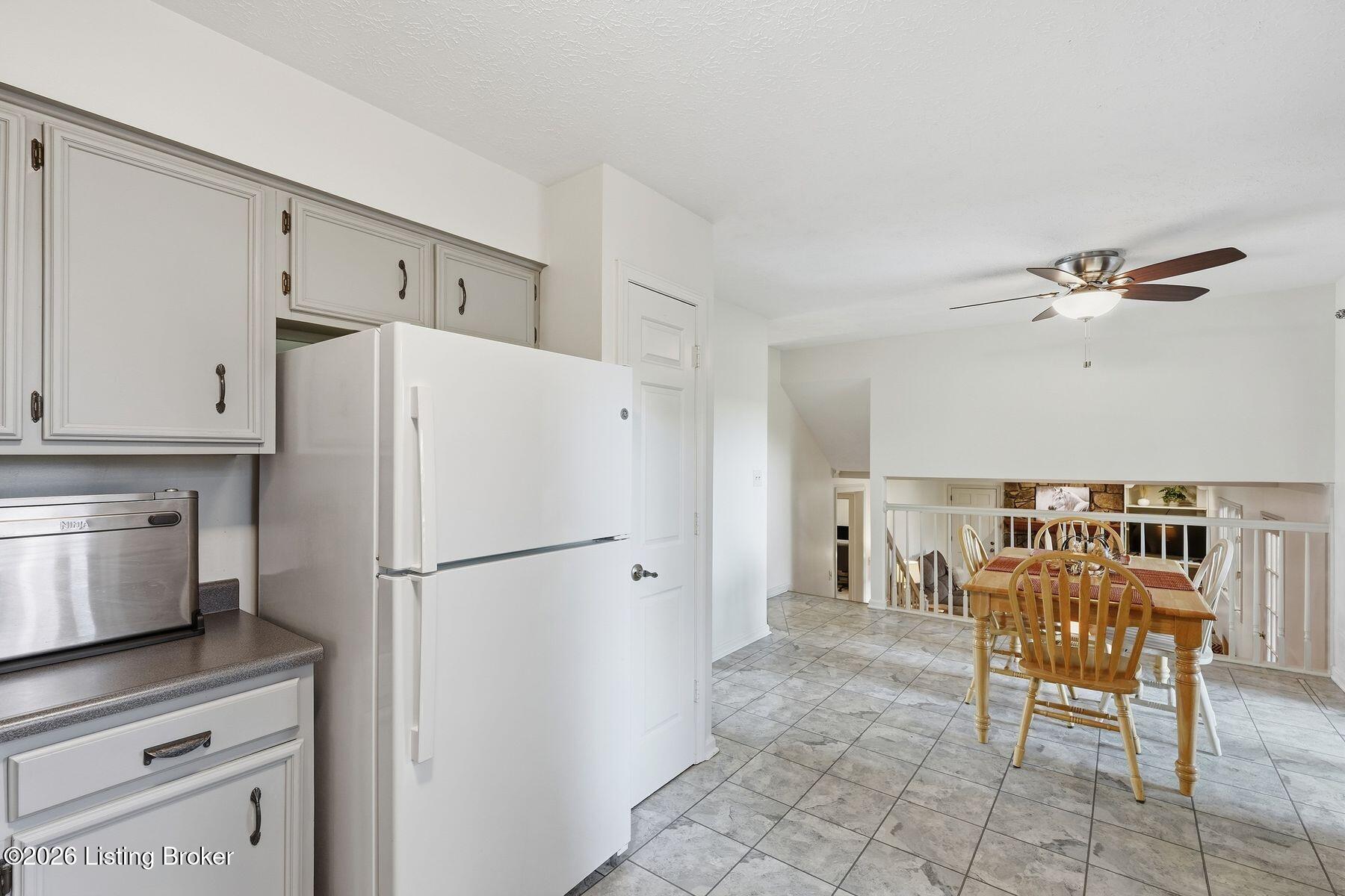 5806 Renada Dr