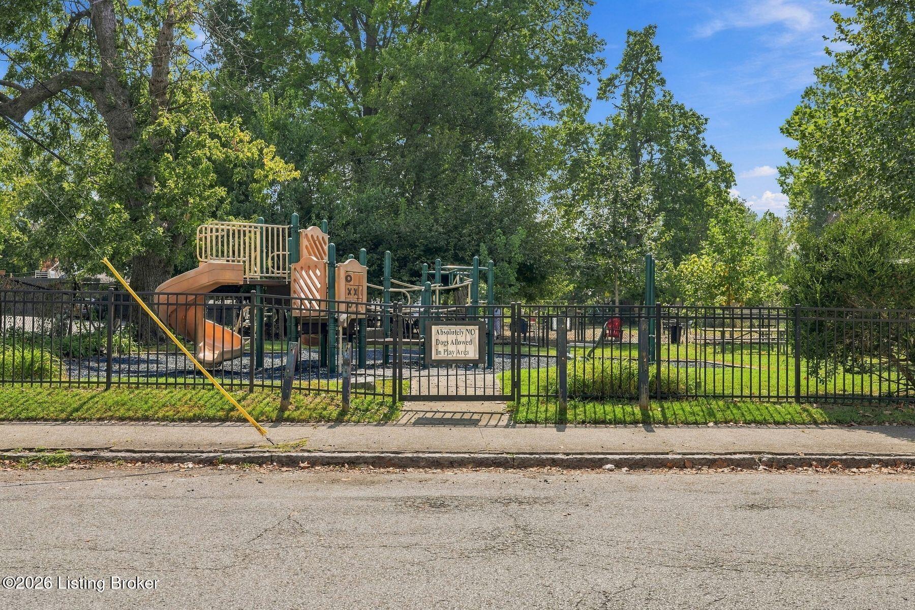 1521 Morton Ave