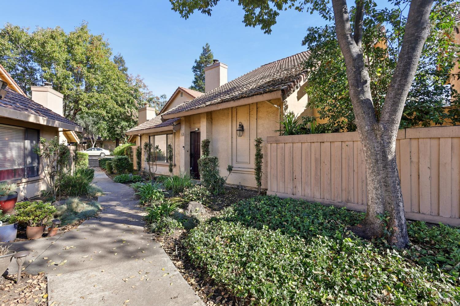 58 Del Prado Circle, Fairfield