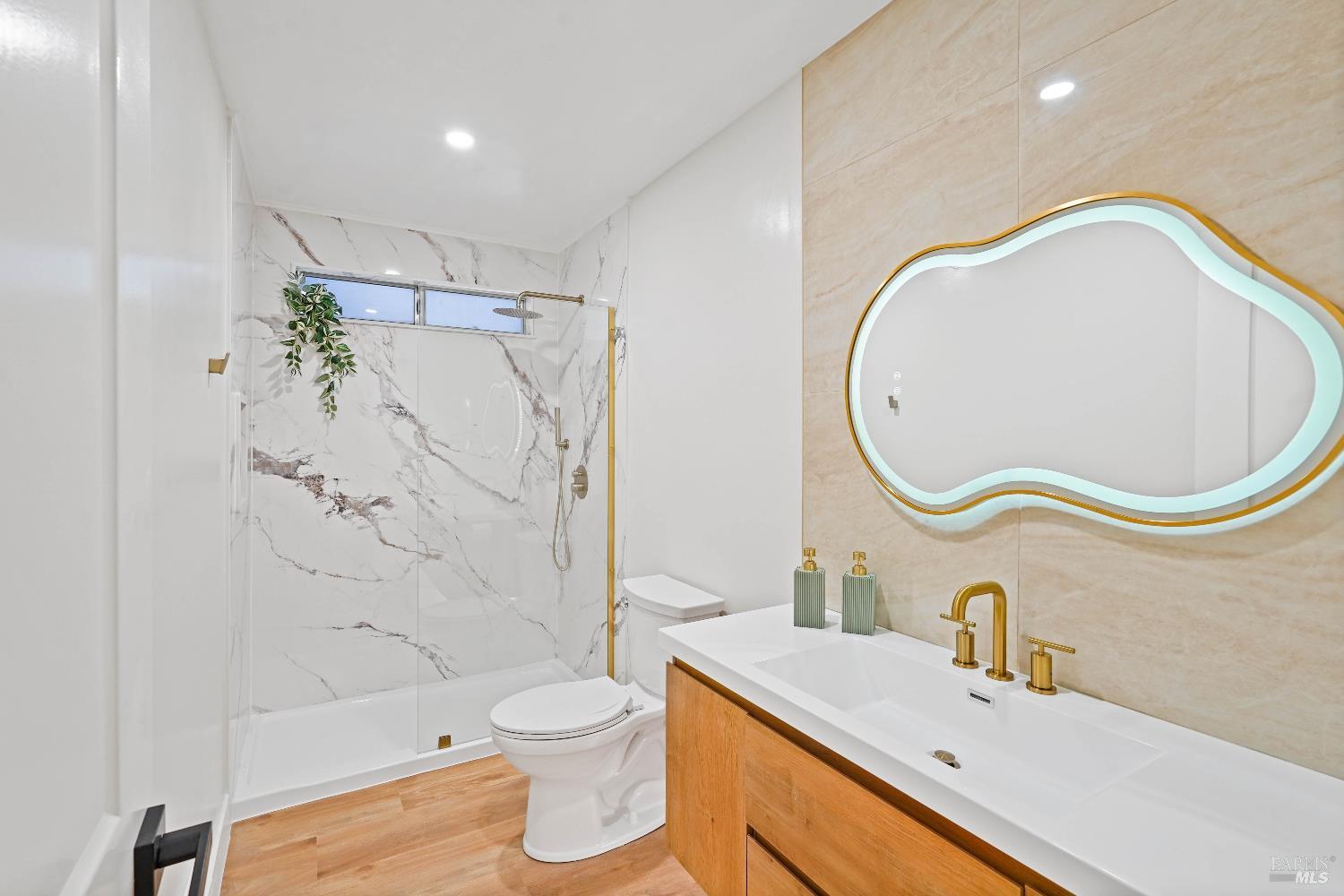 5001 Lakeview Circle