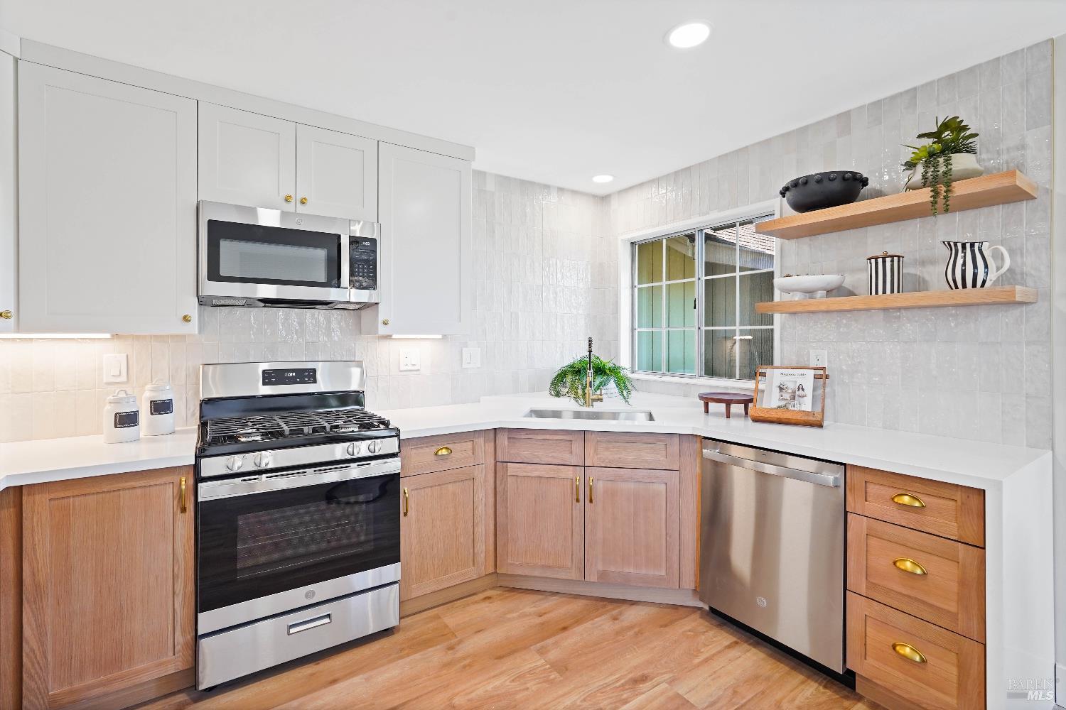 5001 Lakeview Circle