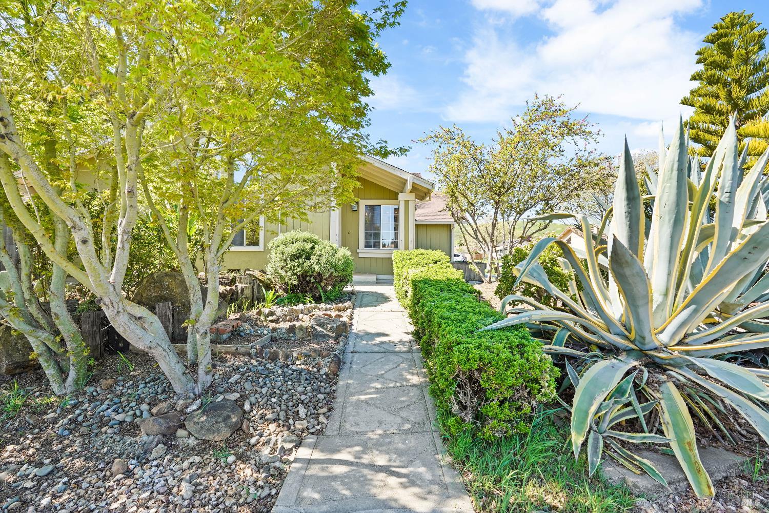 5001 Lakeview Circle