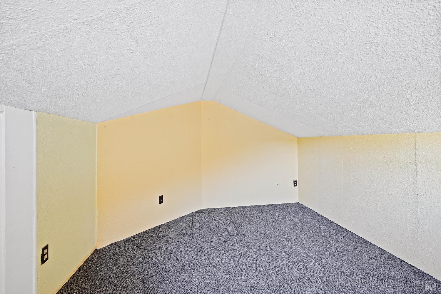 5001 Lakeview Circle