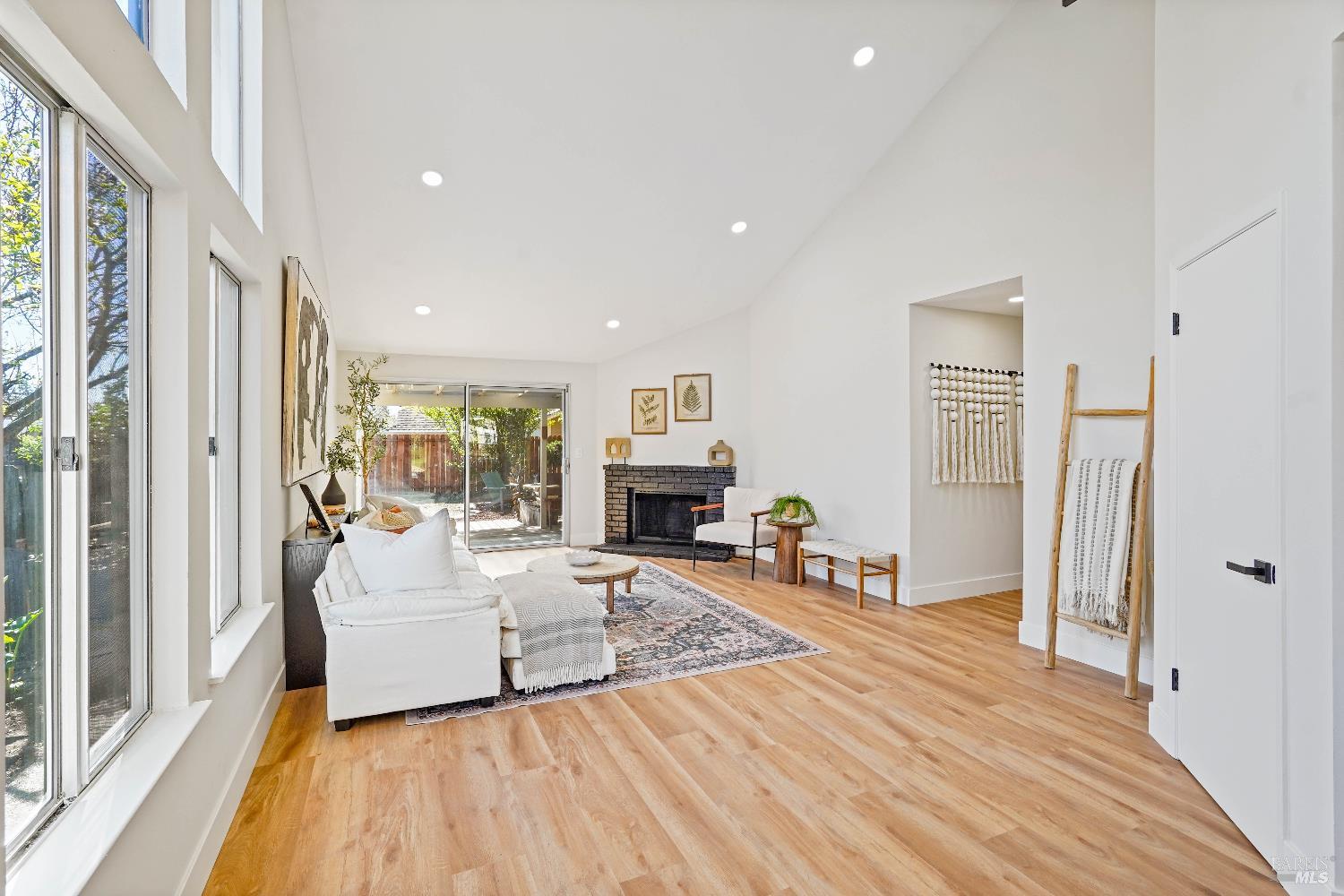 5001 Lakeview Circle