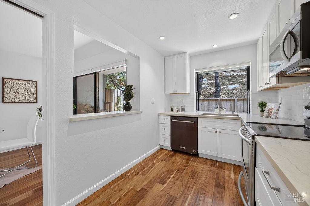 417 Sylvia Way, San Rafael