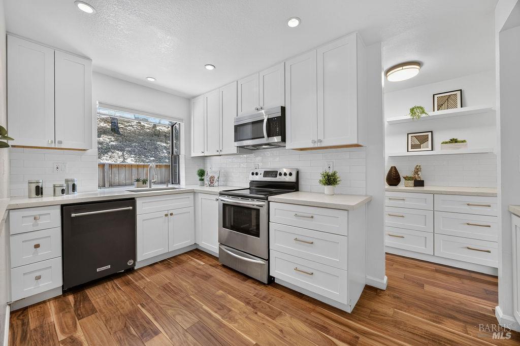 417 Sylvia Way, San Rafael
