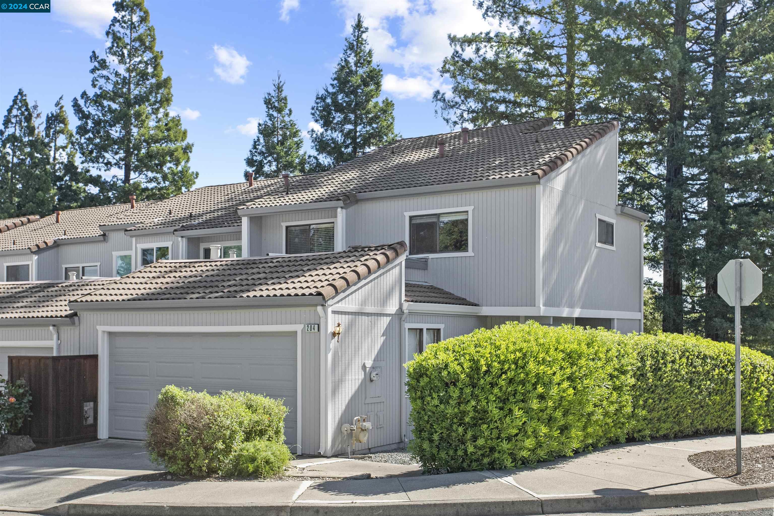 204 Buena Vida Ct, Martinez