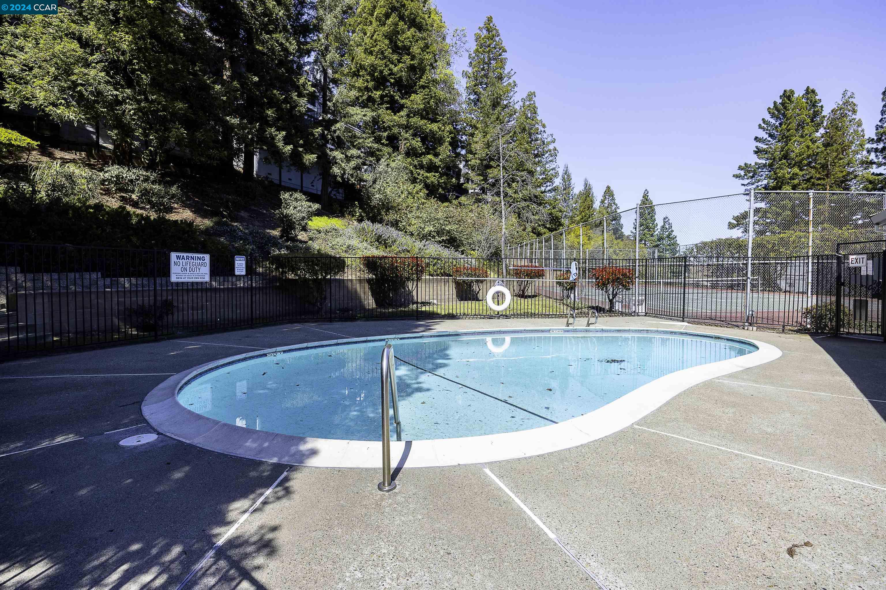 204 Buena Vida Ct, Martinez