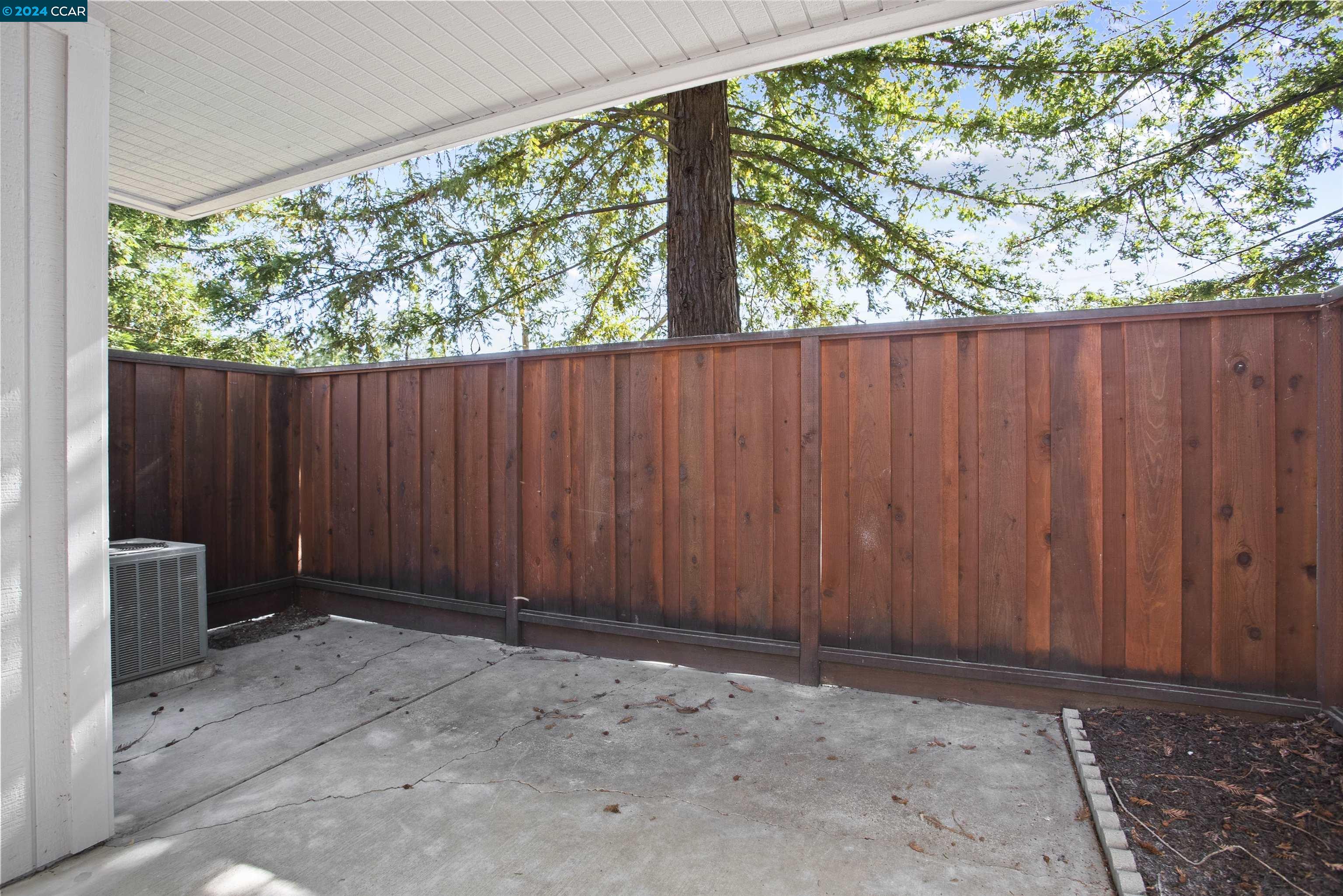 204 Buena Vida Ct, Martinez