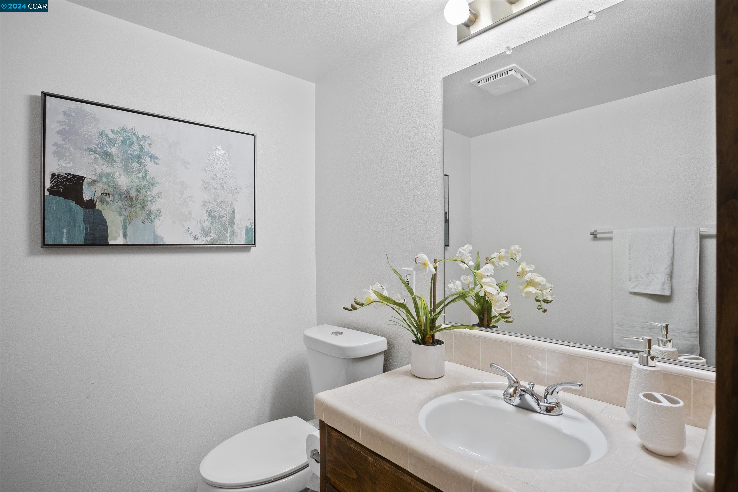 204 Buena Vida Ct, Martinez