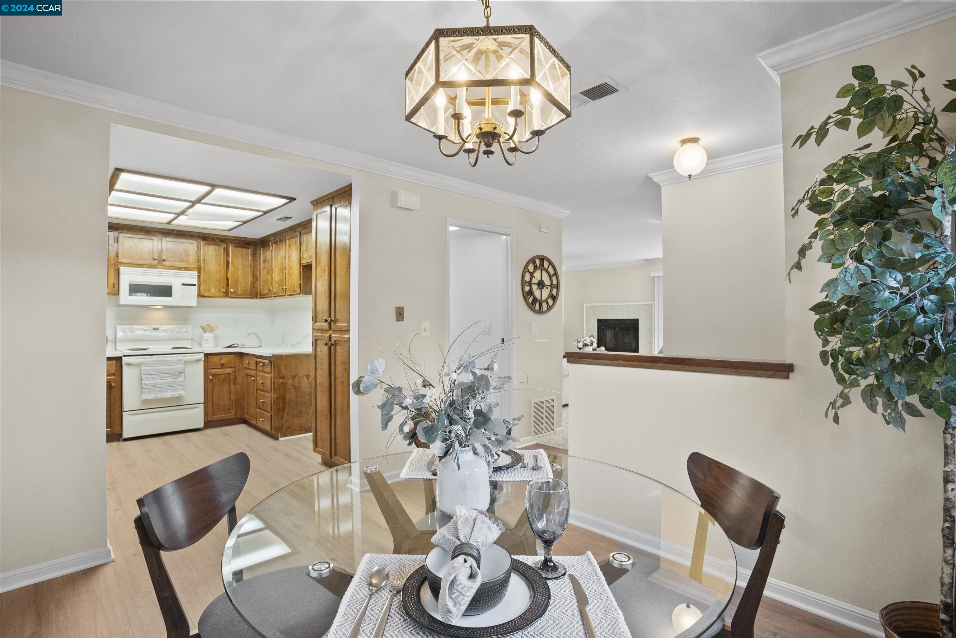 204 Buena Vida Ct, Martinez